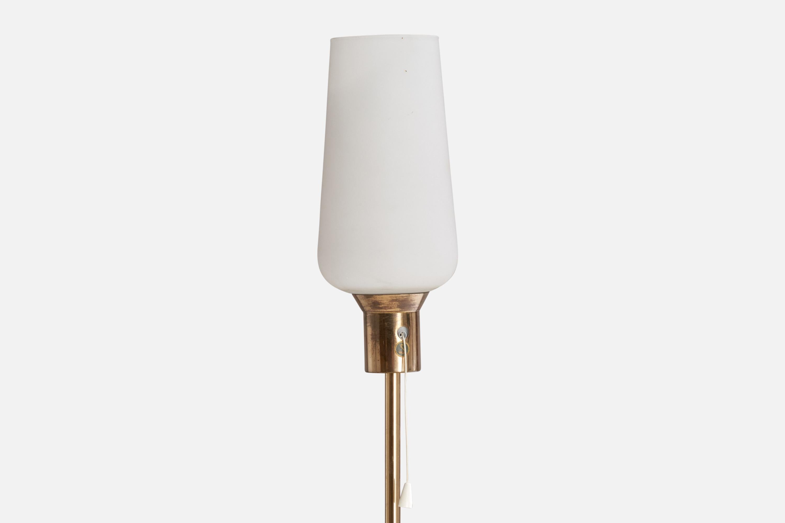 Scandinave moderne Lampadaire de designer suédois, laiton, verre, Suède, années 1950 en vente