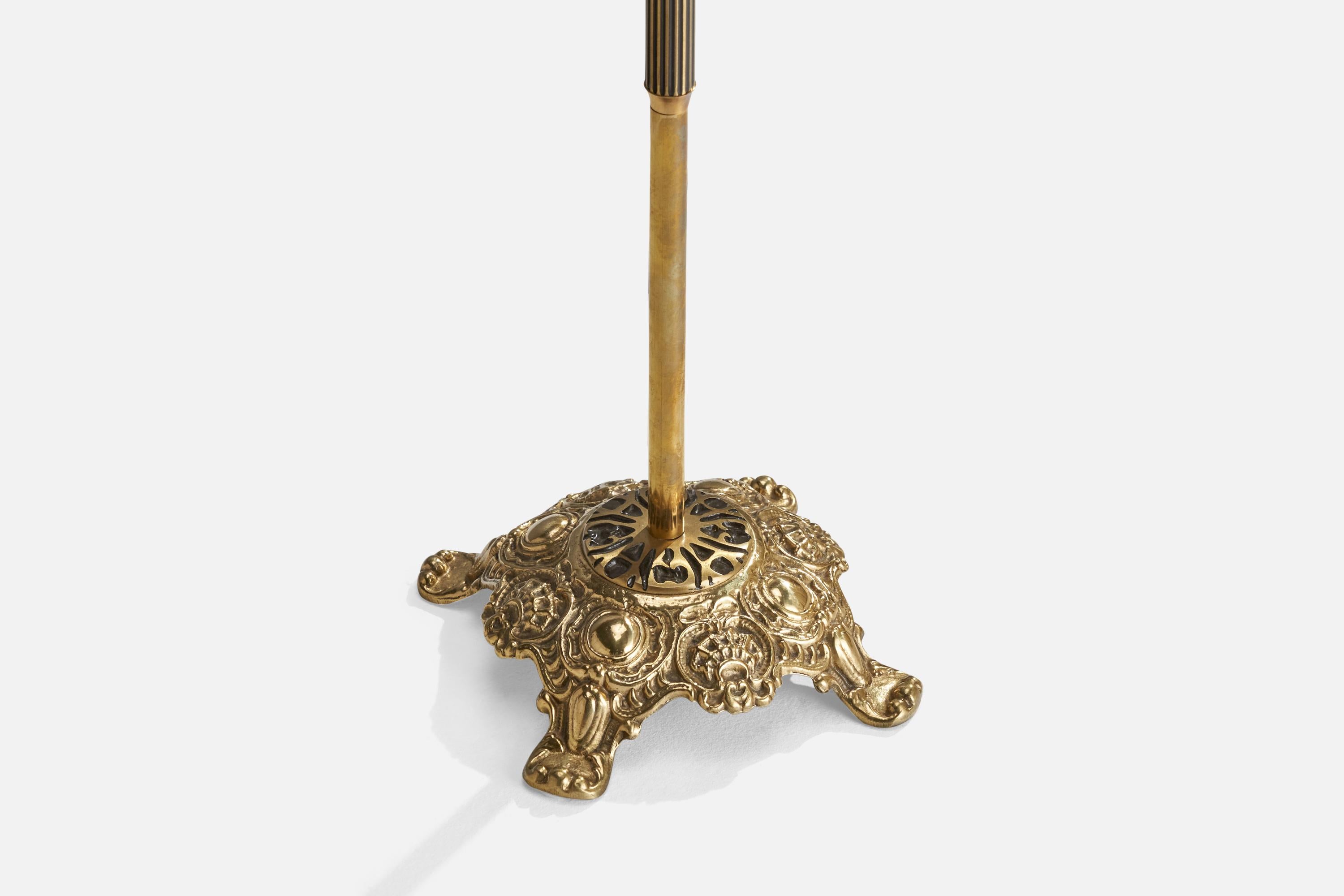 Fin du 20e siècle Designer suédois, lampadaire, laiton, verre, Suède, 1970 en vente