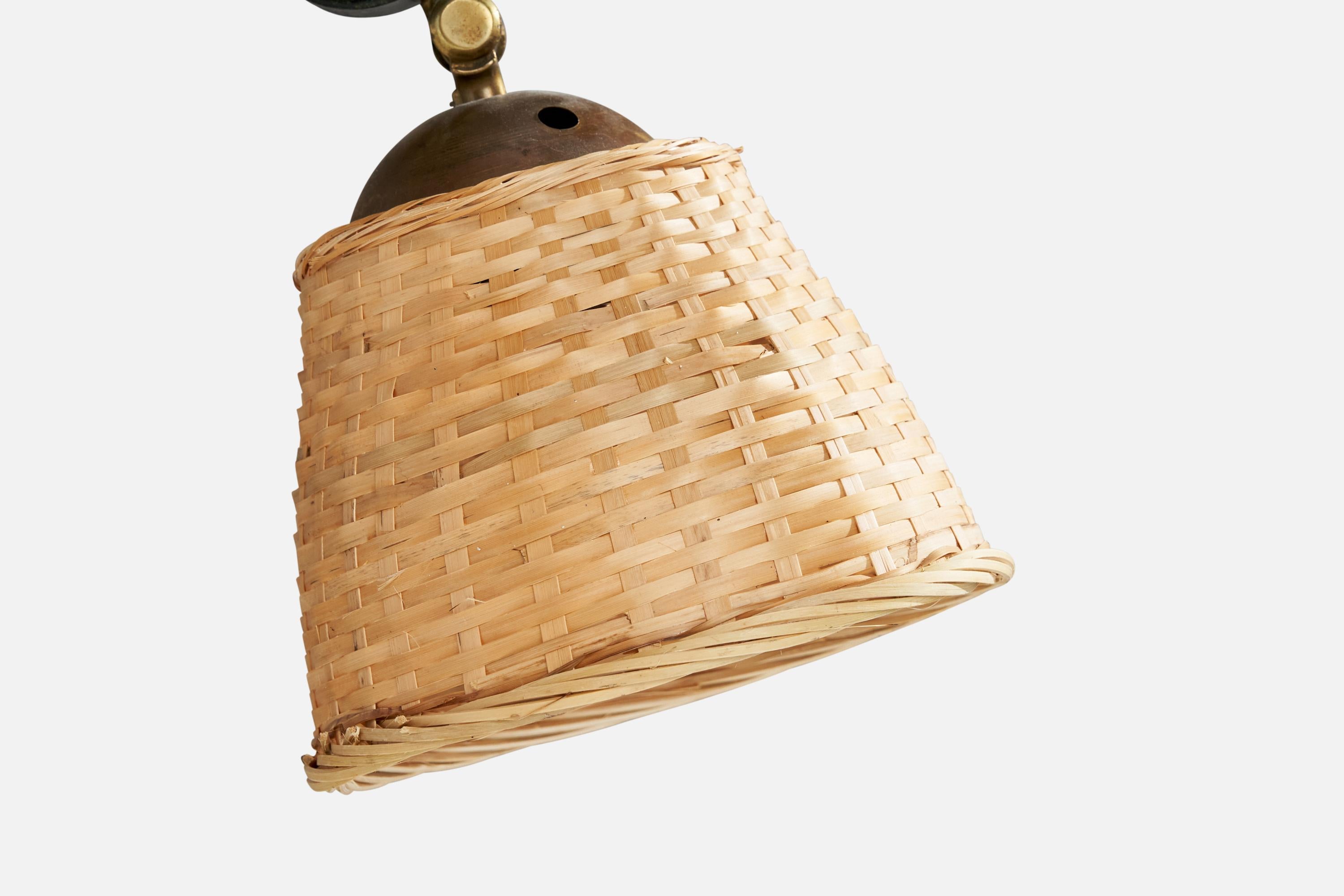 Lampadaire de designer suédois, laiton, fer, rotin, Suède, années 1940 Bon état - En vente à High Point, NC