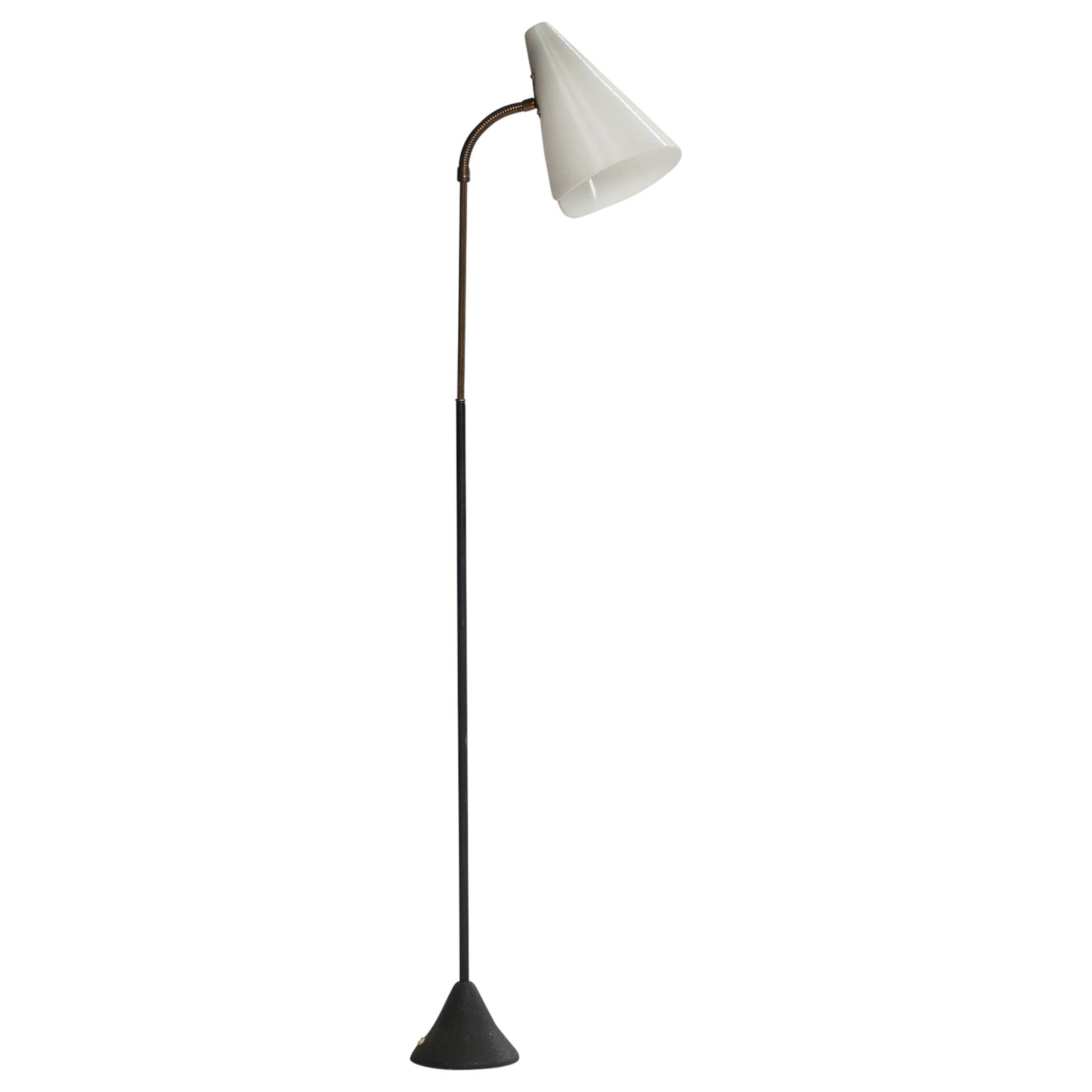 Lampadaire de designer suédois, laiton, métal, acrylique, Suède, années 1950