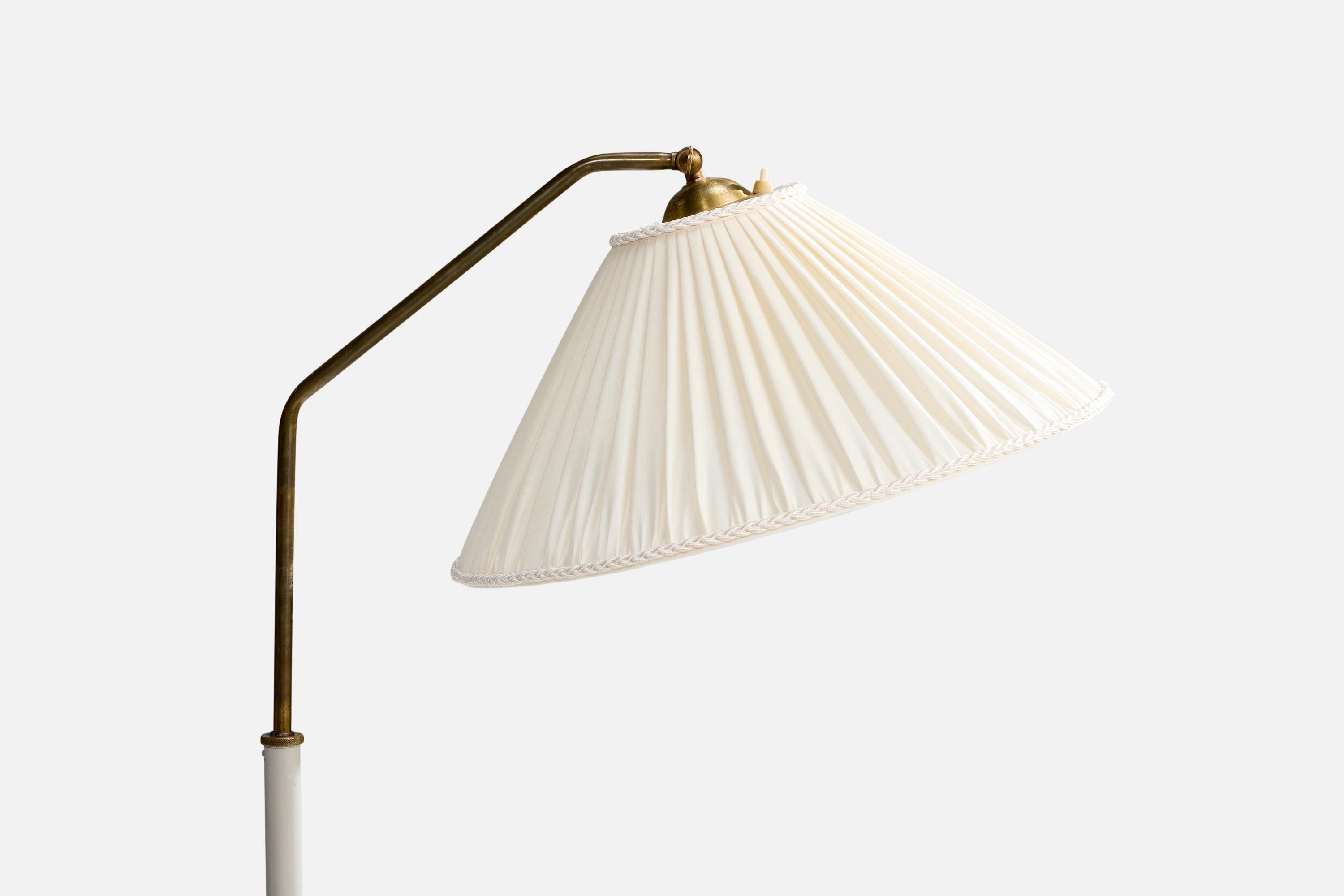 Mid-Century Modern Lampadaire de designer suédois, laiton, métal, tissu, Suède, années 1950 en vente