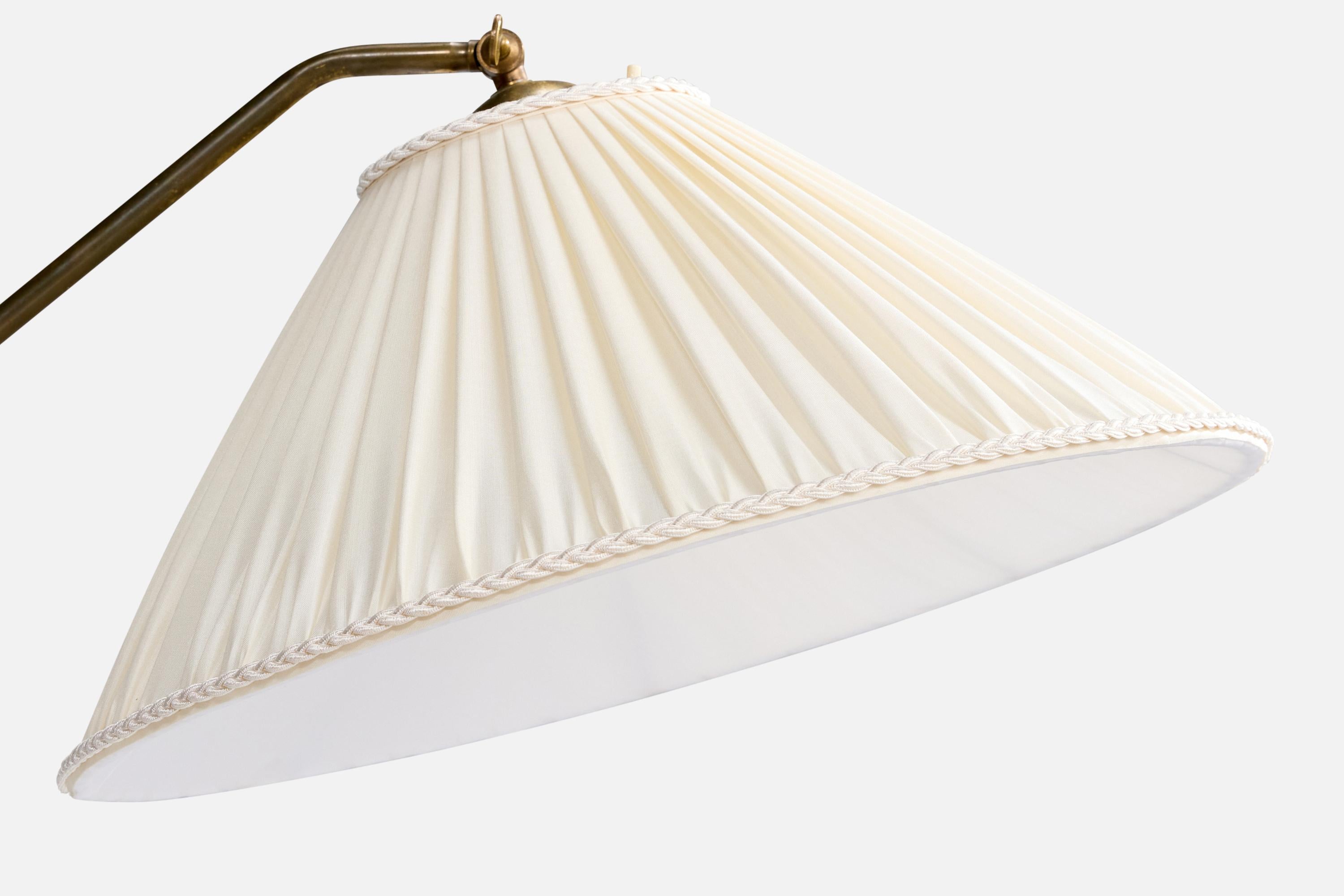Suédois Lampadaire de designer suédois, laiton, métal, tissu, Suède, années 1950 en vente