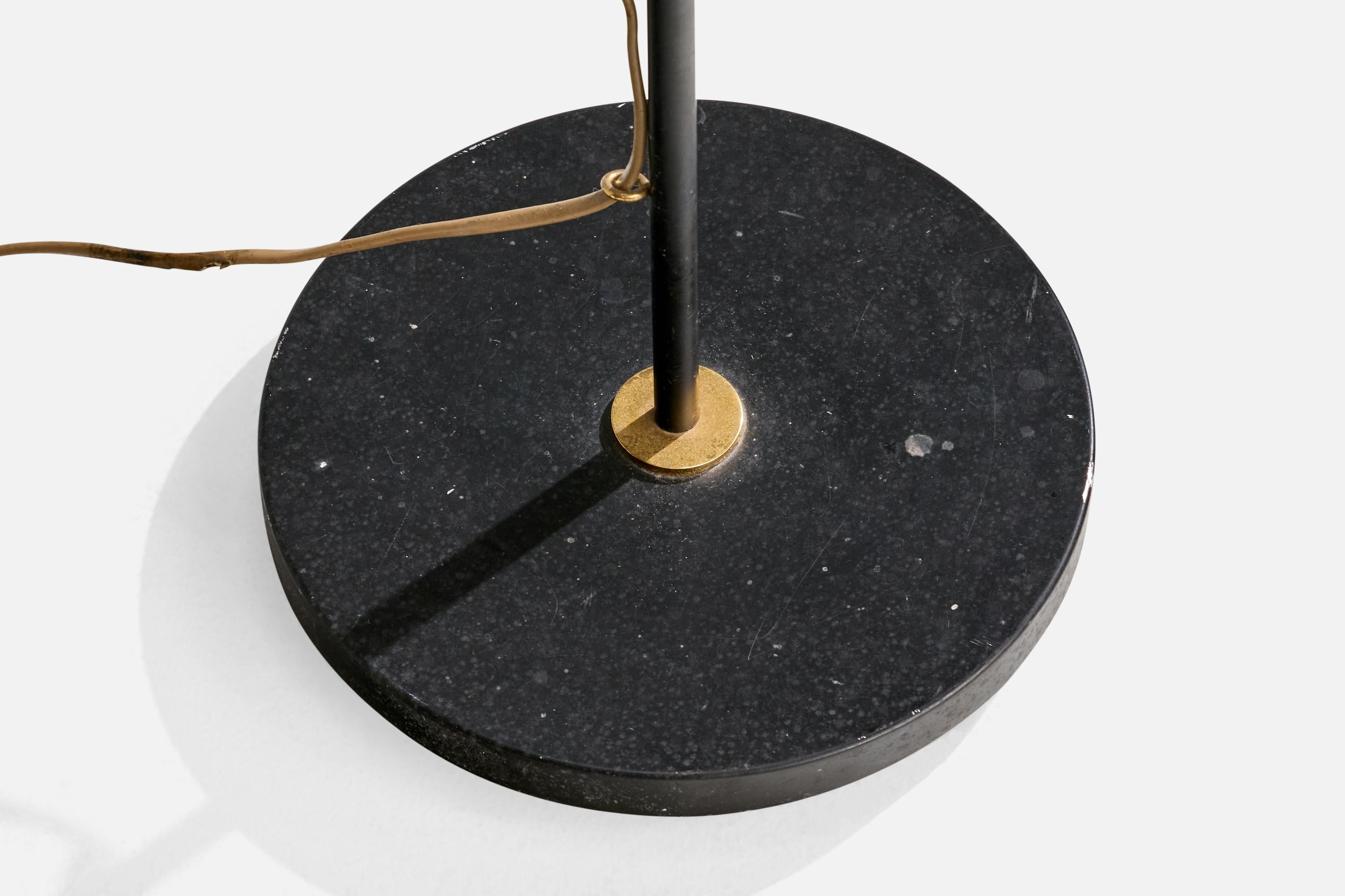 Lampada da terra di design svedese, ottone, metallo, tessuto, Svezia, anni '1950 in vendita 1