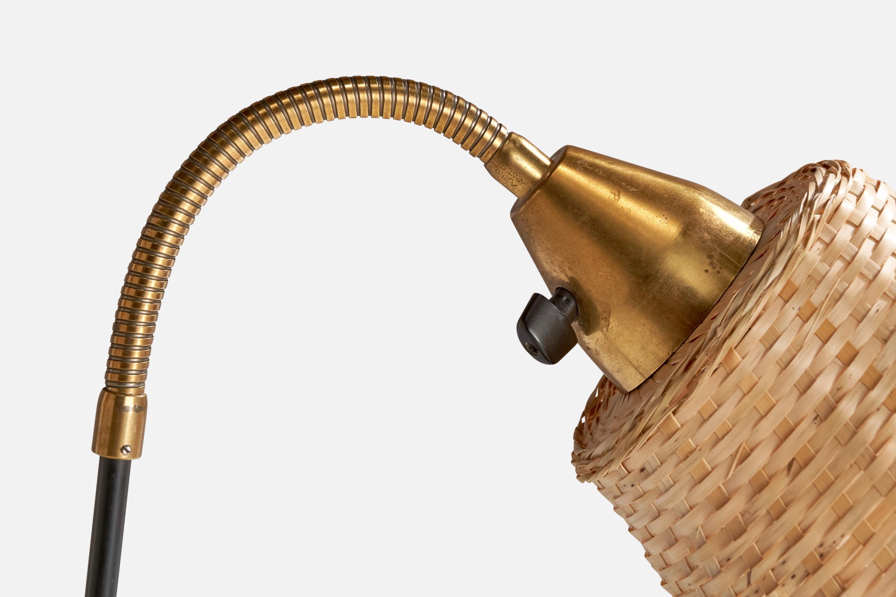 Métal Lampadaire de designer suédois, laiton, métal, rotin, Suède, années 1950 en vente