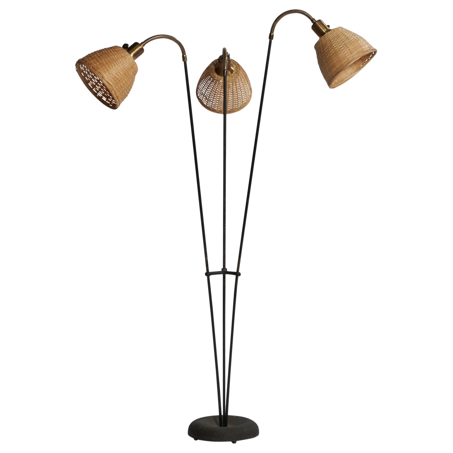 Diseñador sueco, lámpara de pie, latón, metal, ratán, Suecia, años 1950