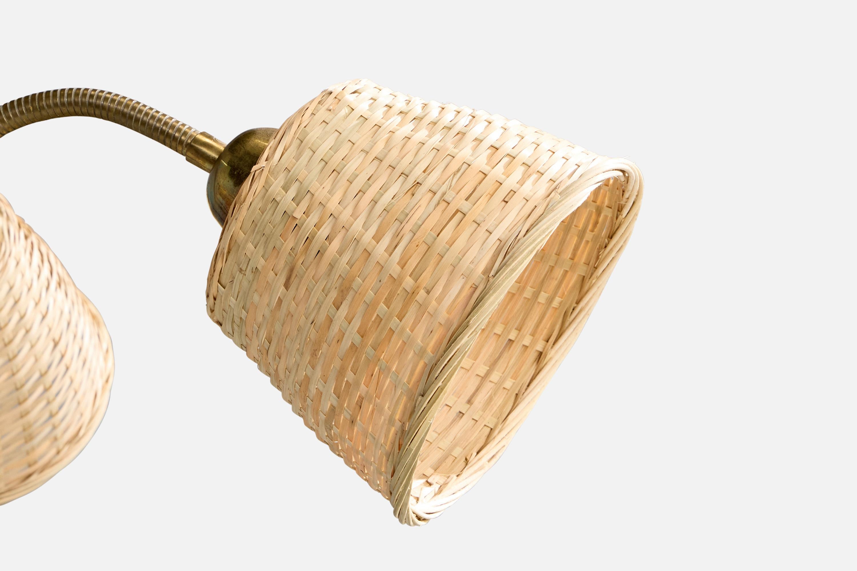 Suédois Lampadaire de designer suédois, laiton, métal, rotin, Suède, années 1960 en vente
