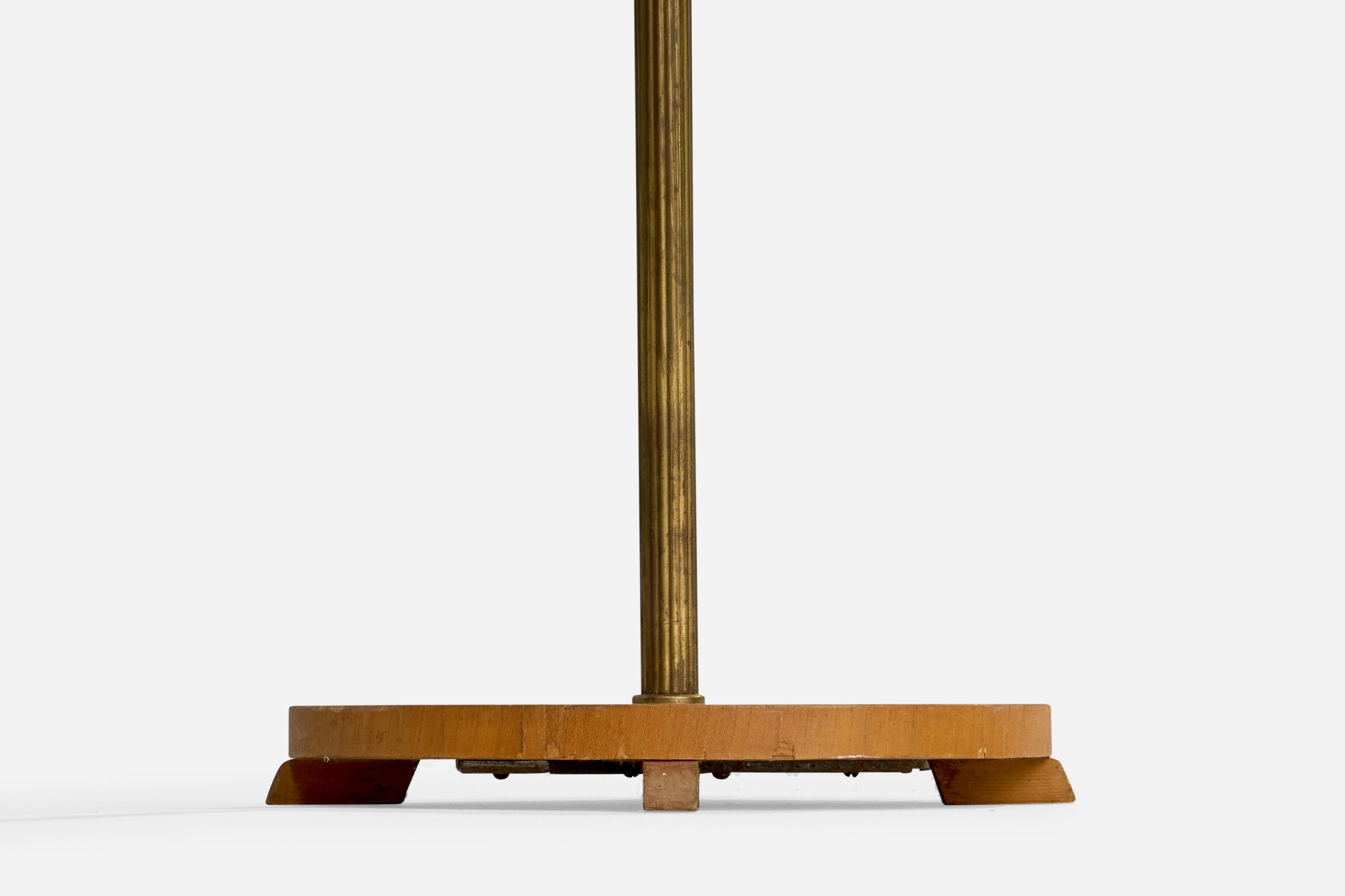 Schwedische Designerin, Stehlampe, Messing, Eiche, Stoff, Schweden, 1940er Jahre im Angebot 6
