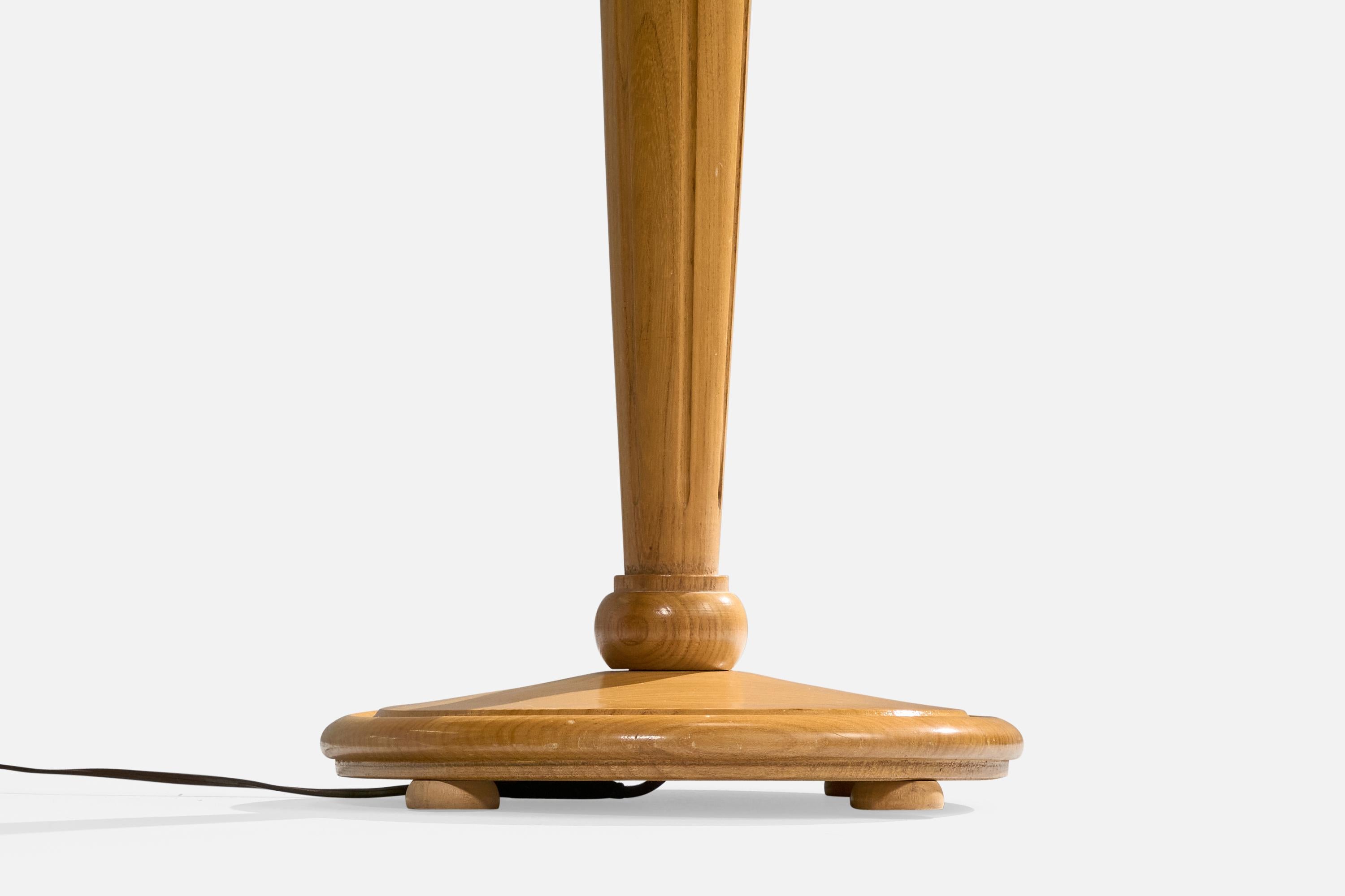 Svedese Lampada da terra di design svedese, ottone, quercia, tessuto, Svezia, anni '40 in vendita
