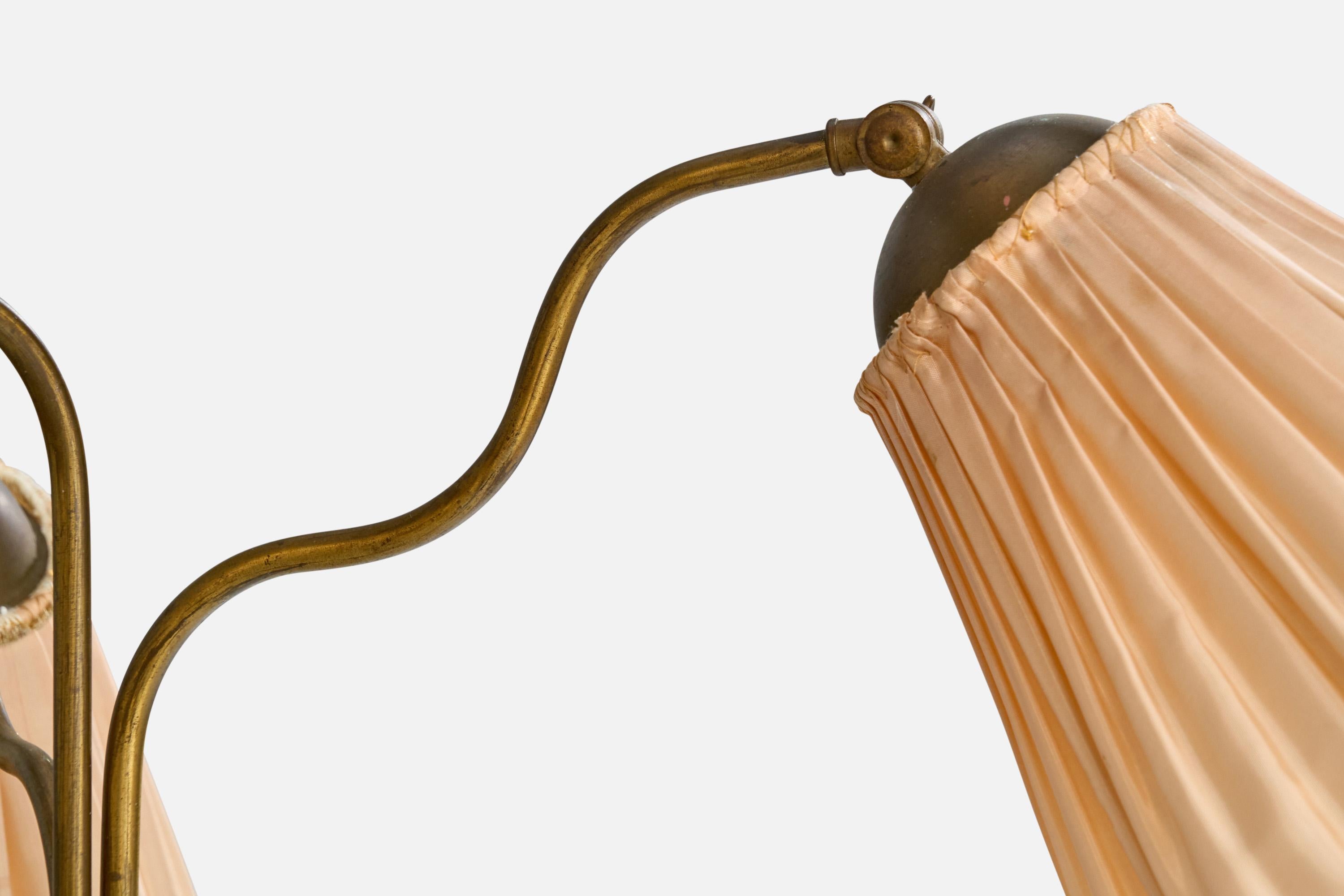Schwedische Designerin, Stehlampe, Messing, Eiche, Stoff, Schweden, 1940er Jahre im Angebot 1