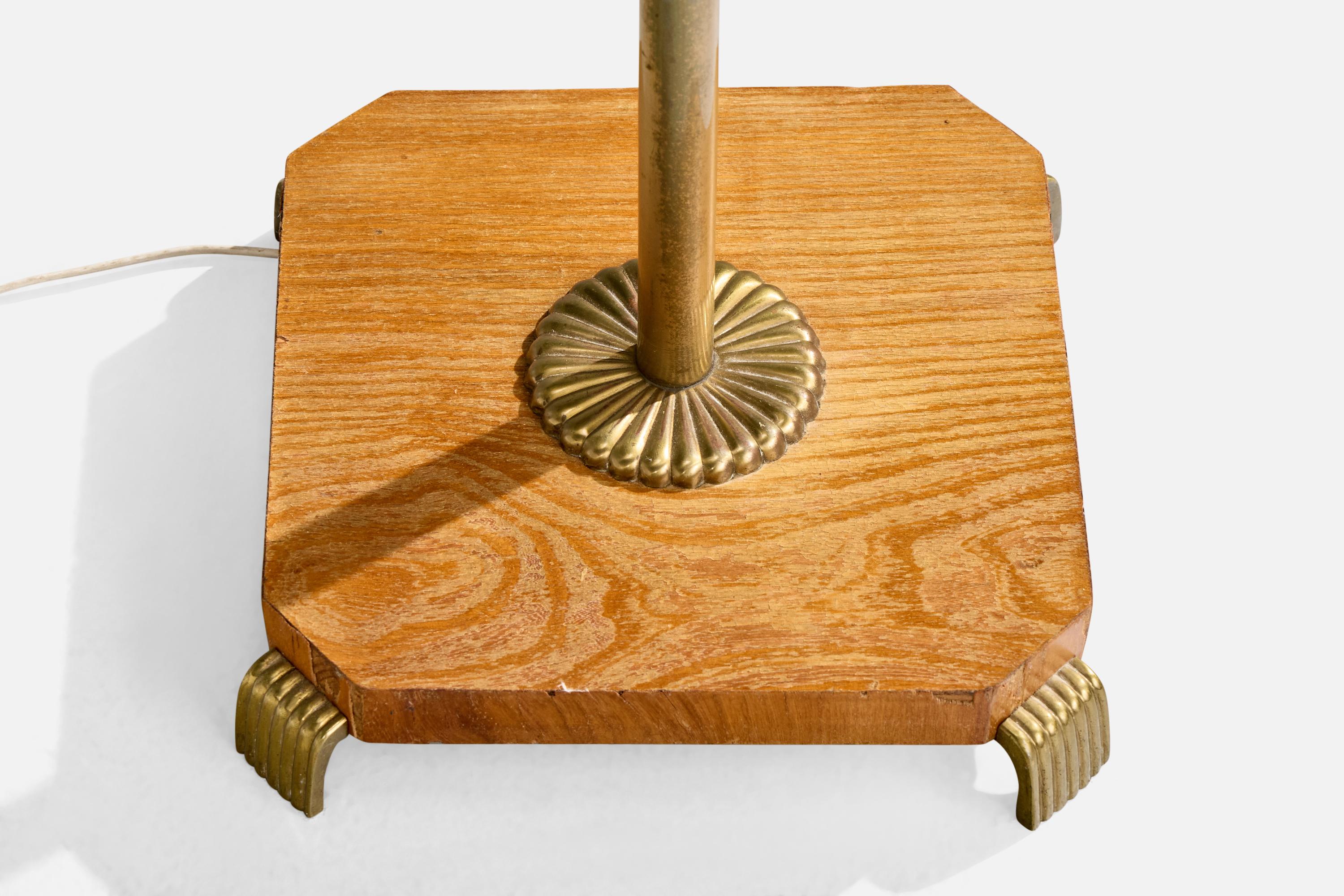 Schwedische Designerin, Stehlampe, Messing, Eiche, Stoff, Schweden, 1940er Jahre im Angebot 2