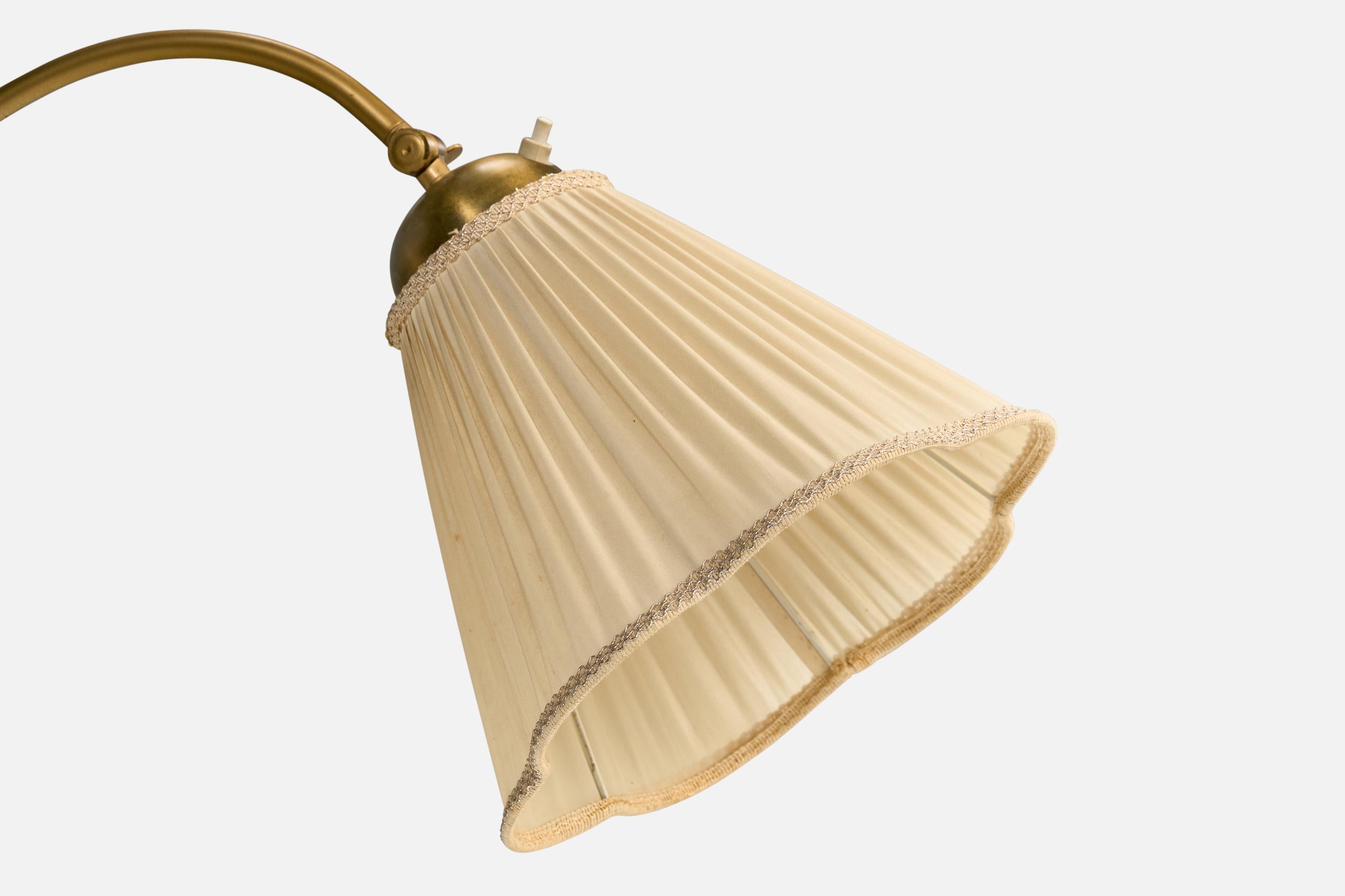 Lampada da terra di design svedese, ottone, quercia, tessuto, Svezia, anni '40 in vendita 1