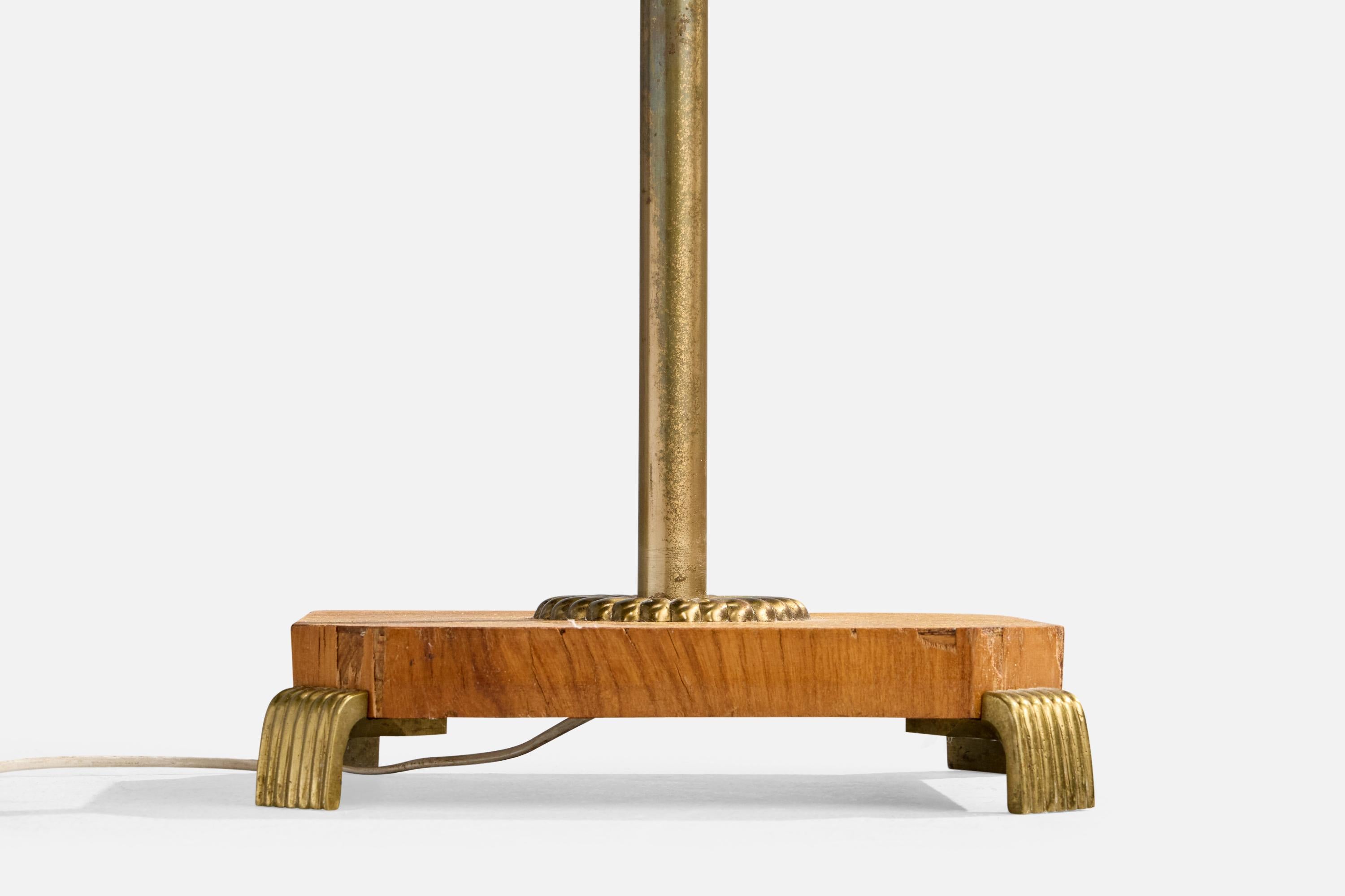Schwedische Designerin, Stehlampe, Messing, Eiche, Stoff, Schweden, 1940er Jahre im Angebot 3