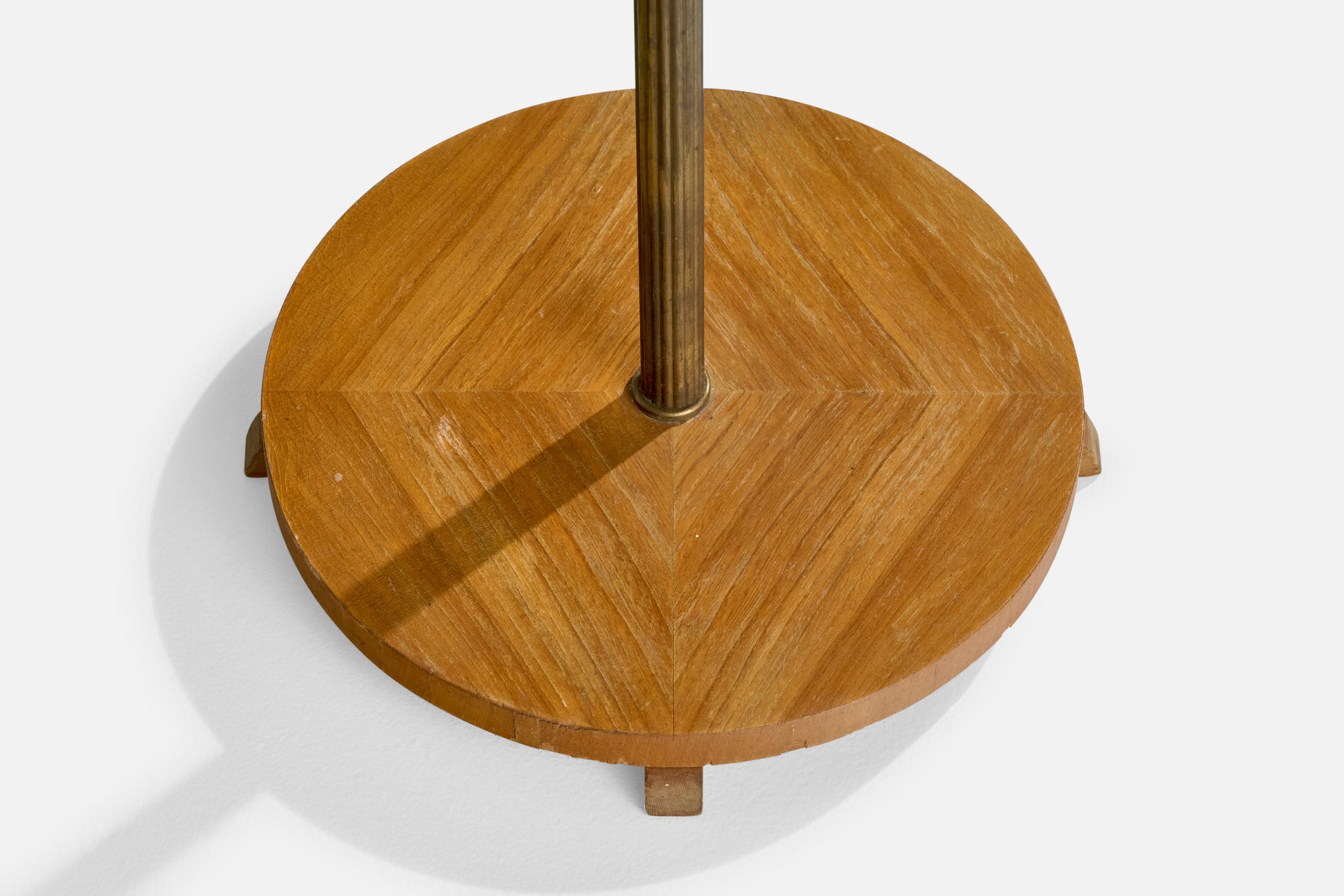 Schwedische Designerin, Stehlampe, Messing, Eiche, Stoff, Schweden, 1940er Jahre im Angebot 5