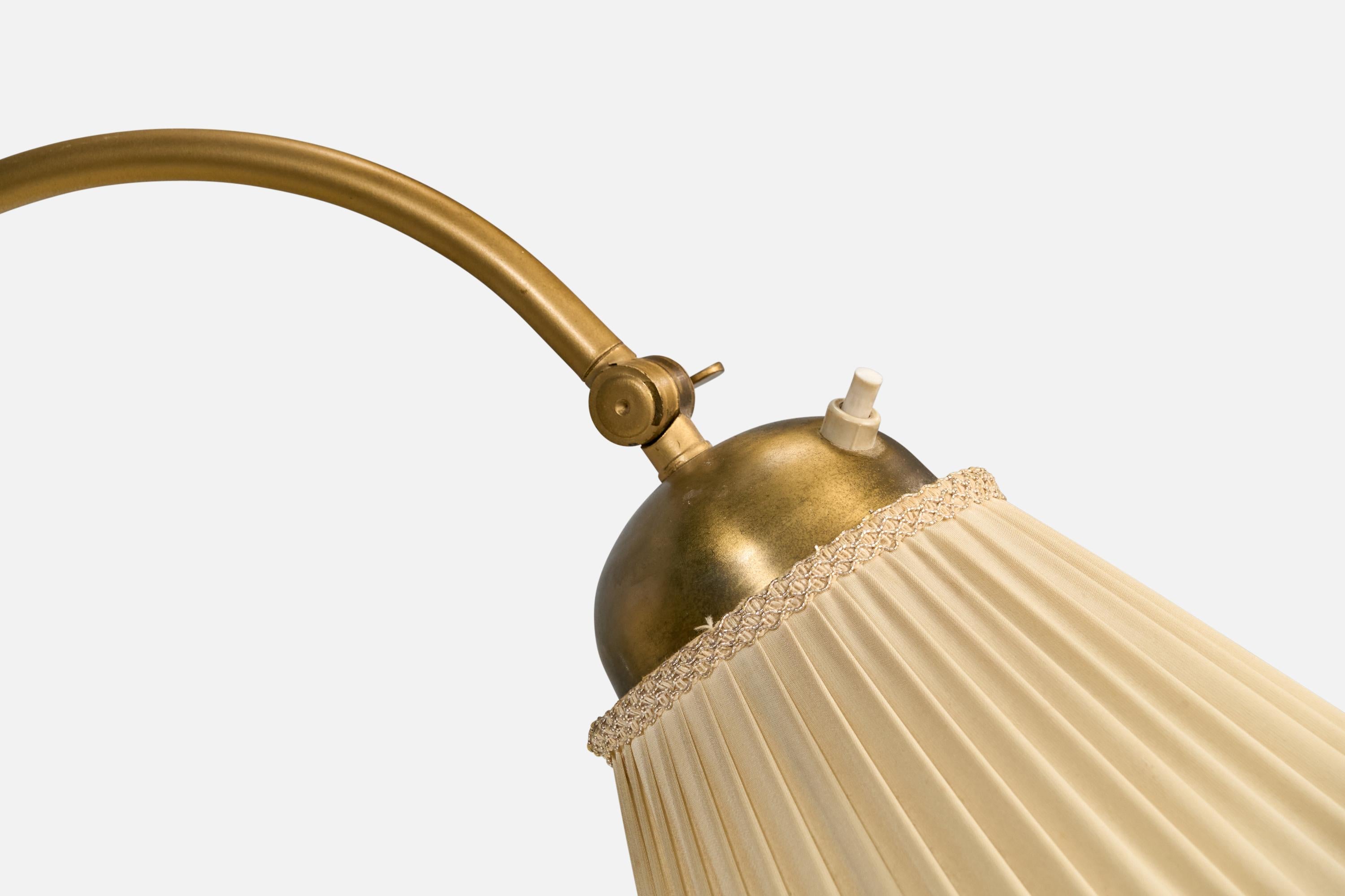 Lampada da terra di design svedese, ottone, quercia, tessuto, Svezia, anni '40 in vendita 2