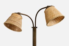 Lampada da terra di design svedese, ottone, quercia, rattan, Svezia, anni '1940