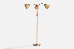 Designer suédois, lampadaire, laiton, chêne, rotin, Suède, années 1940