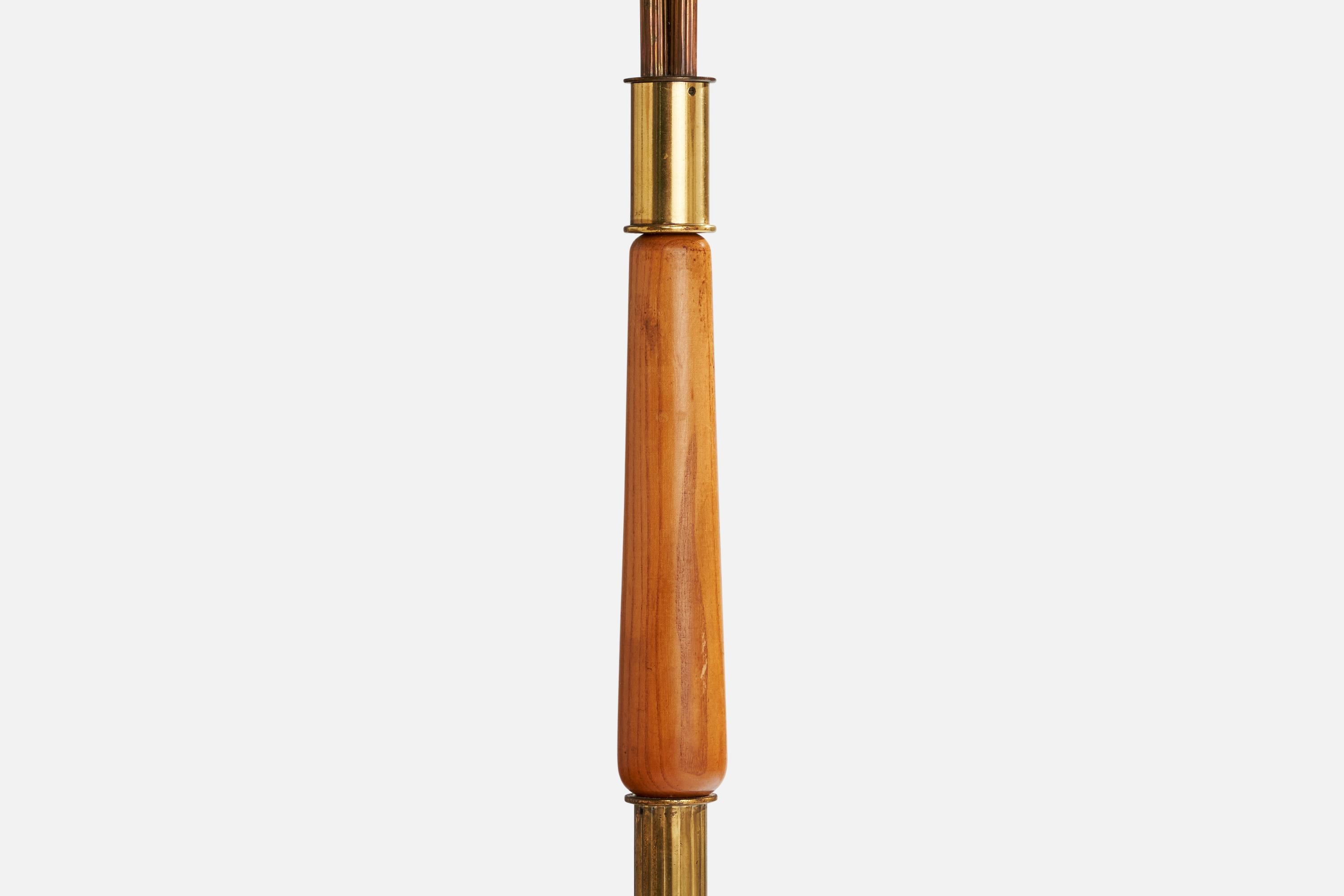 Ottone Lampada da terra di design svedese, ottone, quercia, rattan, Svezia, anni '1940 in vendita