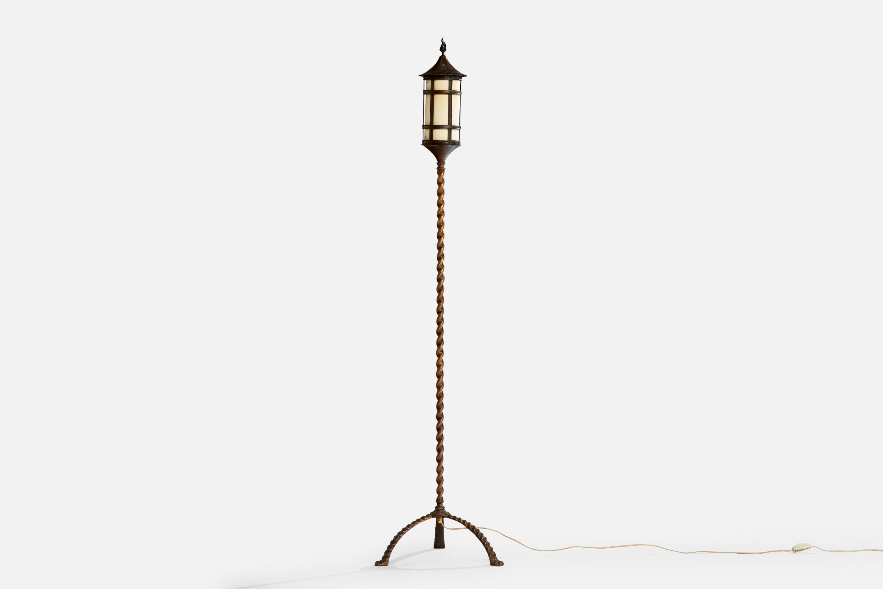 Lampada da terra in ottone e carta beige progettata e prodotta in Svezia, anni '1930 circa.

Dimensioni della lampada con paralume (pollici): 62,8