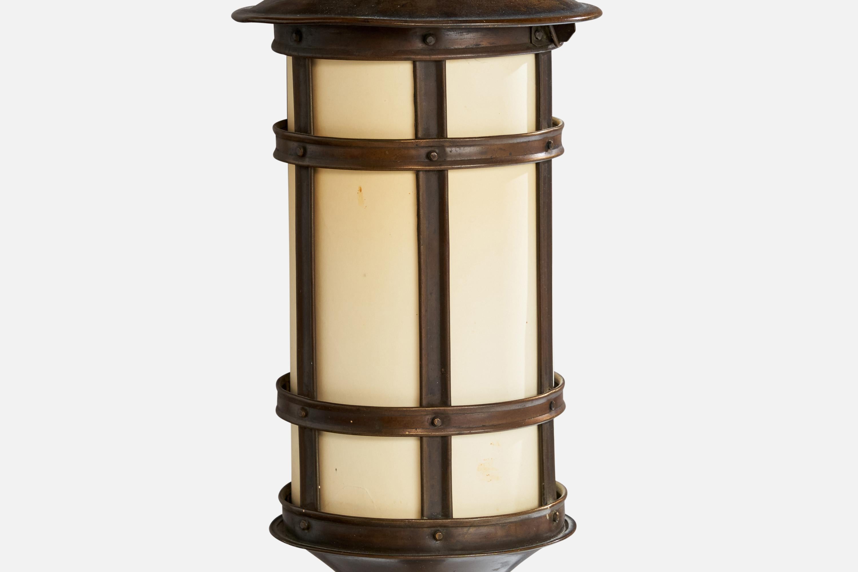 Metà XX secolo Lampada da terra di design svedese, ottone, carta, Svezia, anni '30 in vendita
