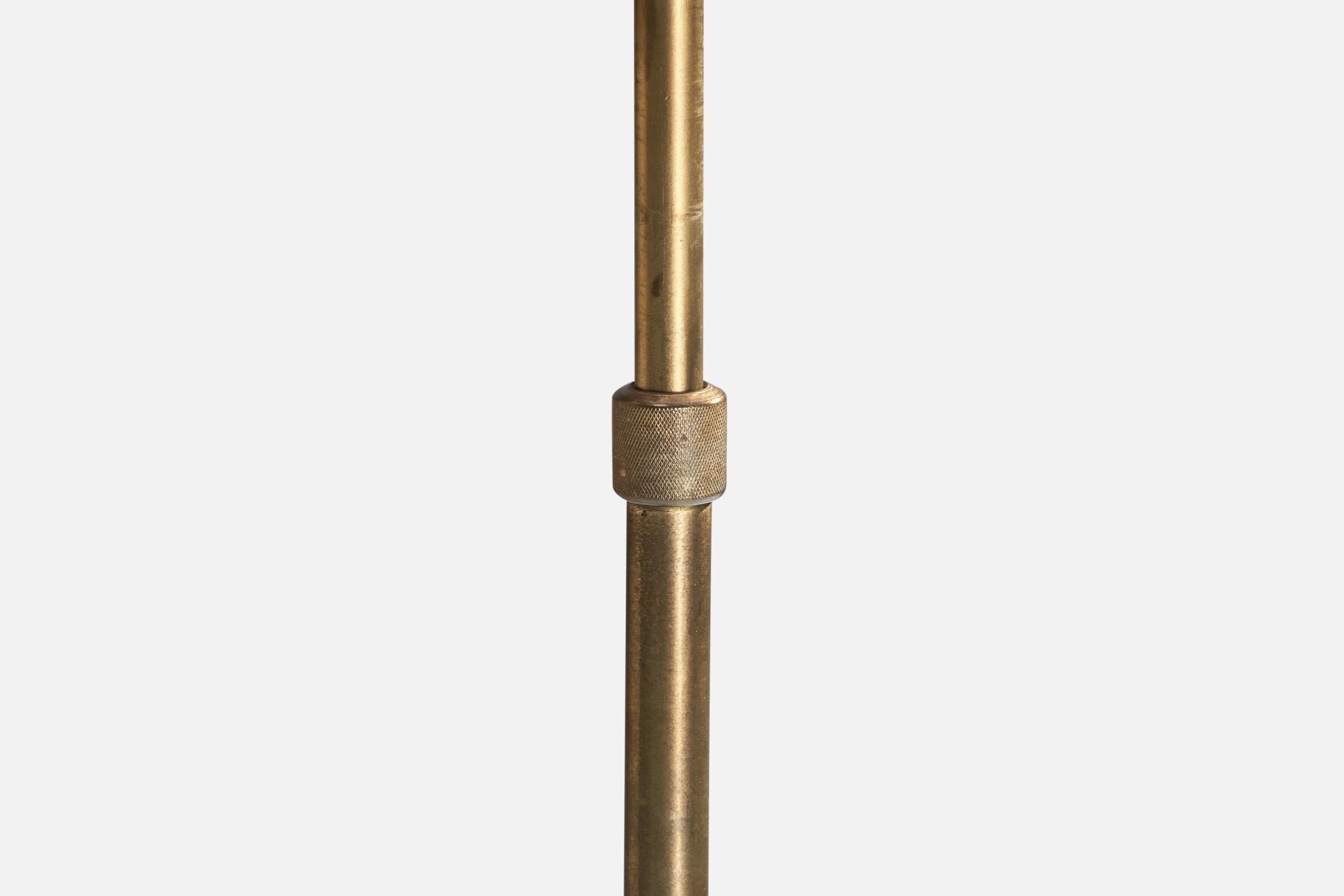 Milieu du XXe siècle Designer suédois, lampadaire, laiton, papier parchemin, Suède, années 1940 en vente