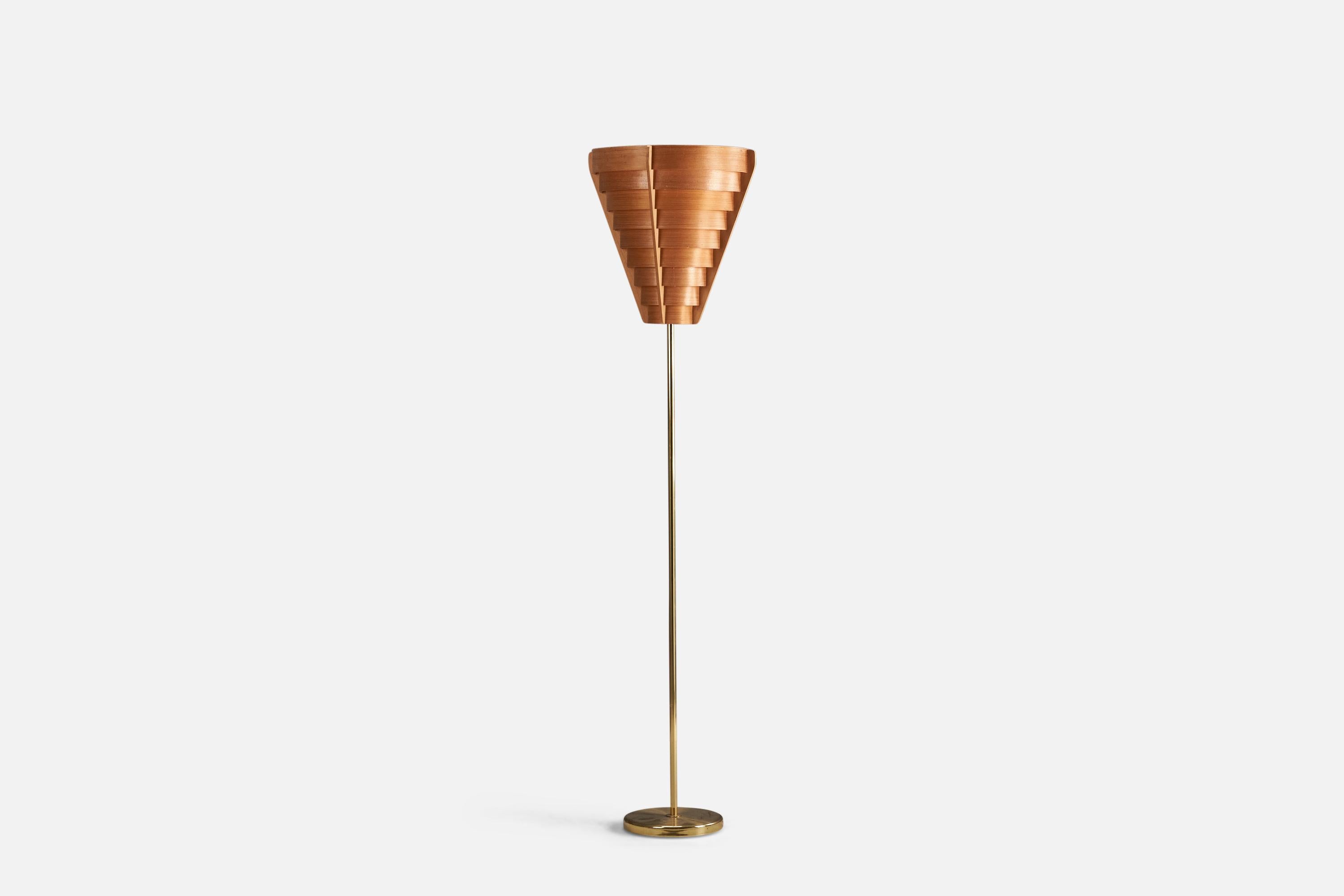 A brass, pine and moulded pine veneer floor lamp designed and produced by a Swedish Designer, Sweden, 1970s.

Assorted vintage pine lampshade.

Socket takes standard E-26 medium base bulb.

There is no maximum wattage stated on the fixture.