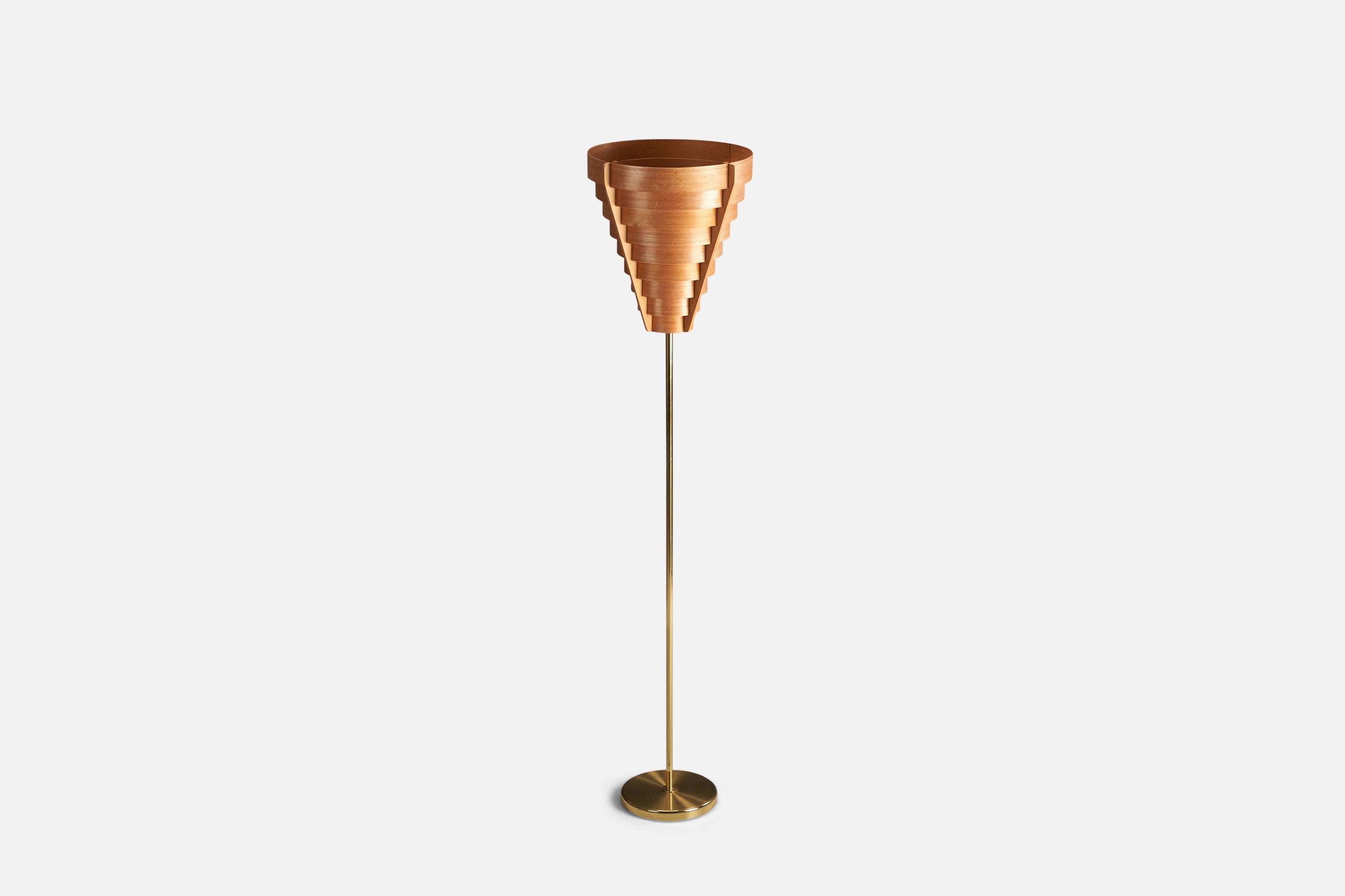 Swedish Designer, Floor Lamp, Brass, Pine, Moulded Pine Veneer, Sweden, 1970s In Good Condition For Sale In High Point, NC