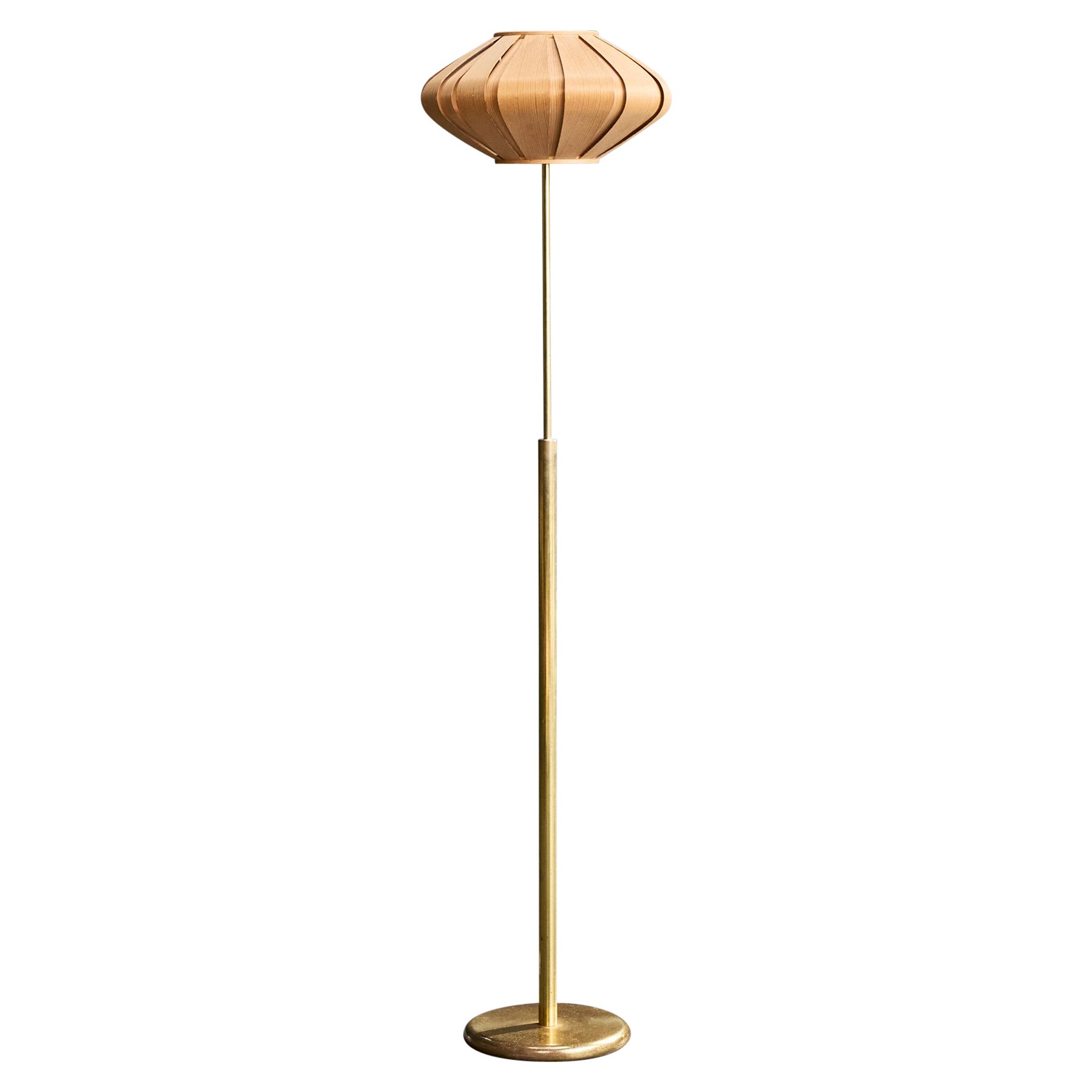 Lampada da terra di design svedese, ottone, pino, Svezia, anni '1970