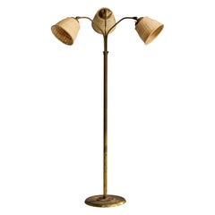 Lampada da terra di design svedese, ottone, rattan, Svezia, anni '1930