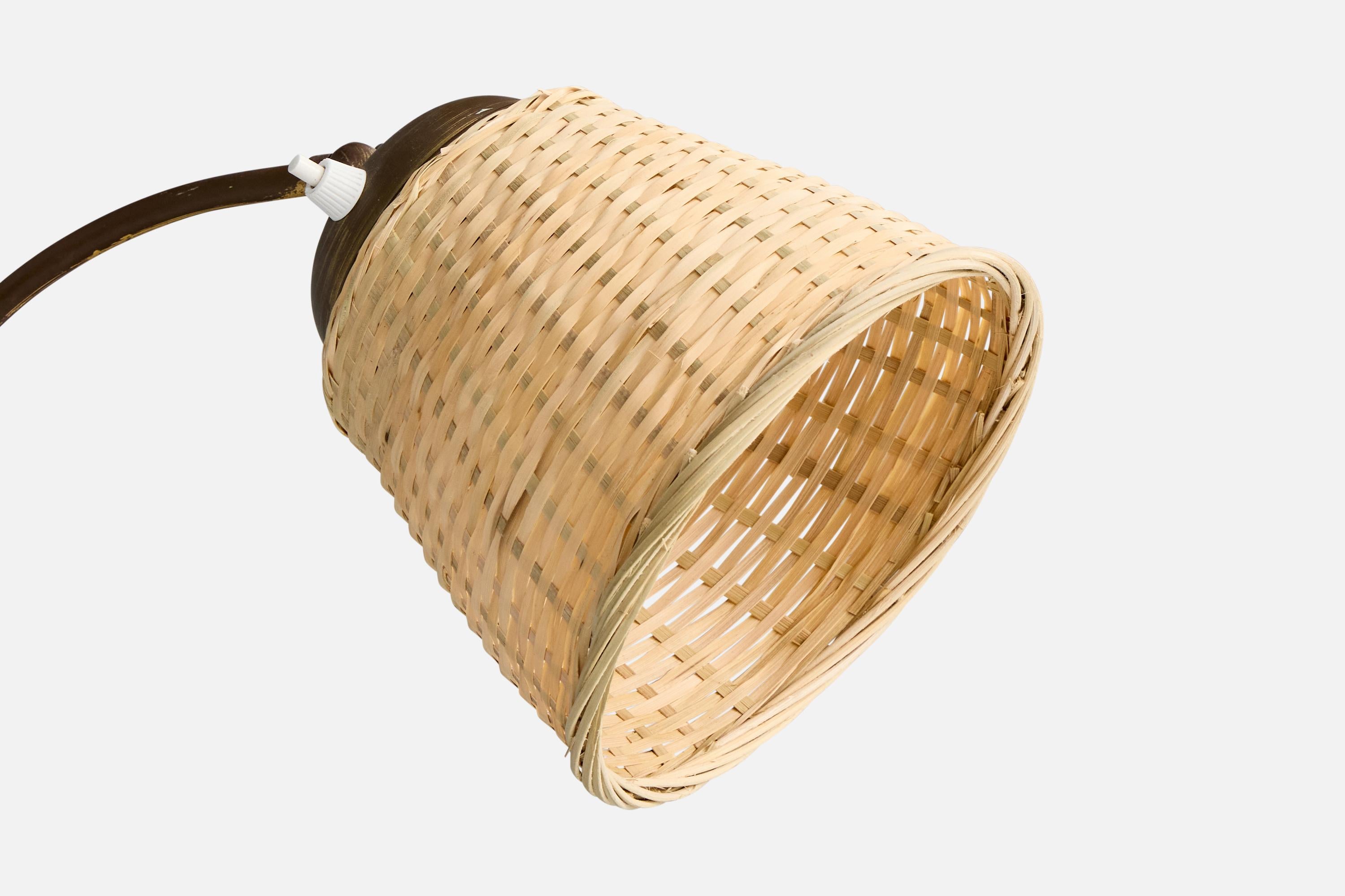 Diseñador sueco, lámpara de pie, latón, ratán, Suecia, años 1940 Sueco en venta