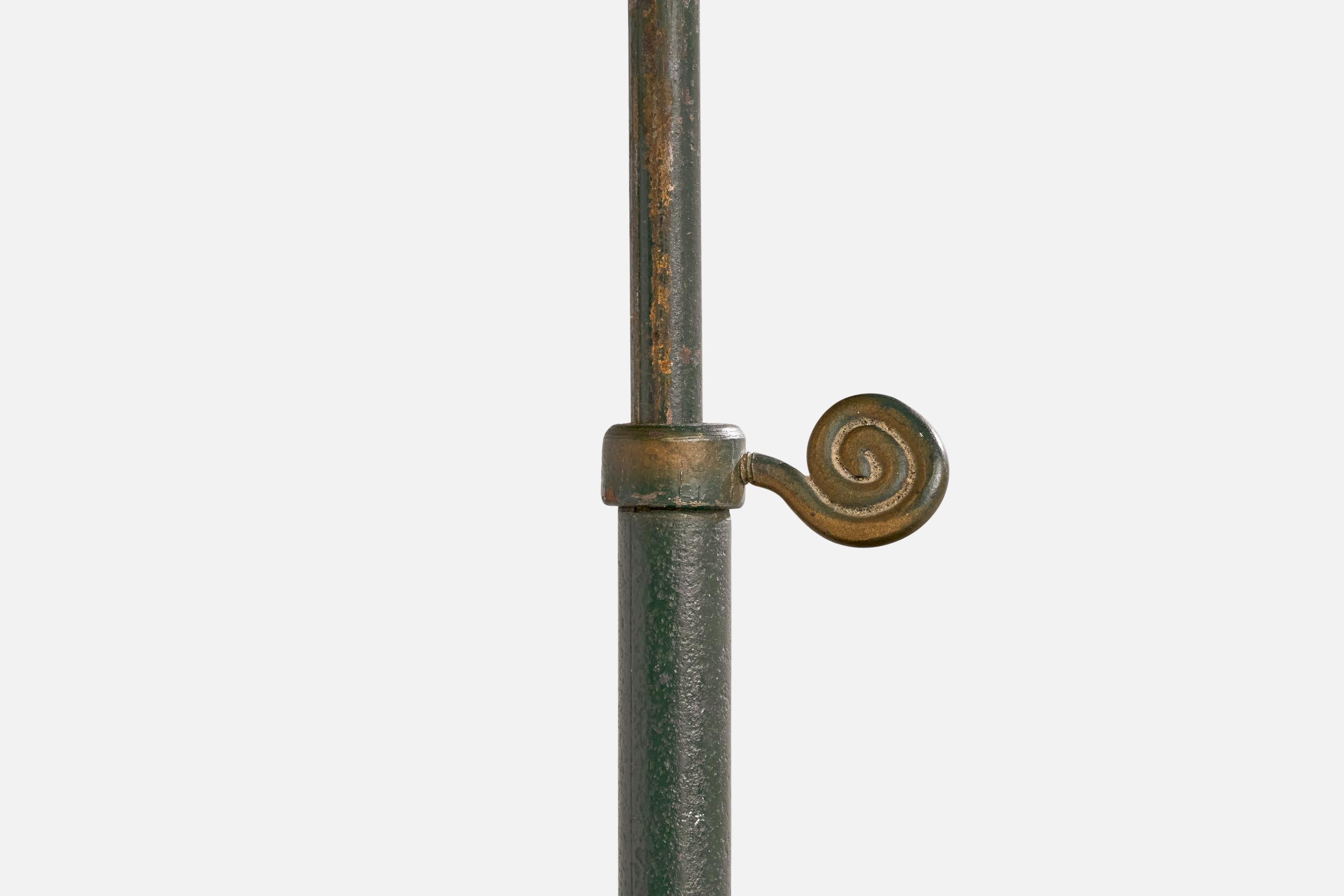 Lampadaire de designer suédois, laiton, rotin, Suède, années 1940 en vente 1
