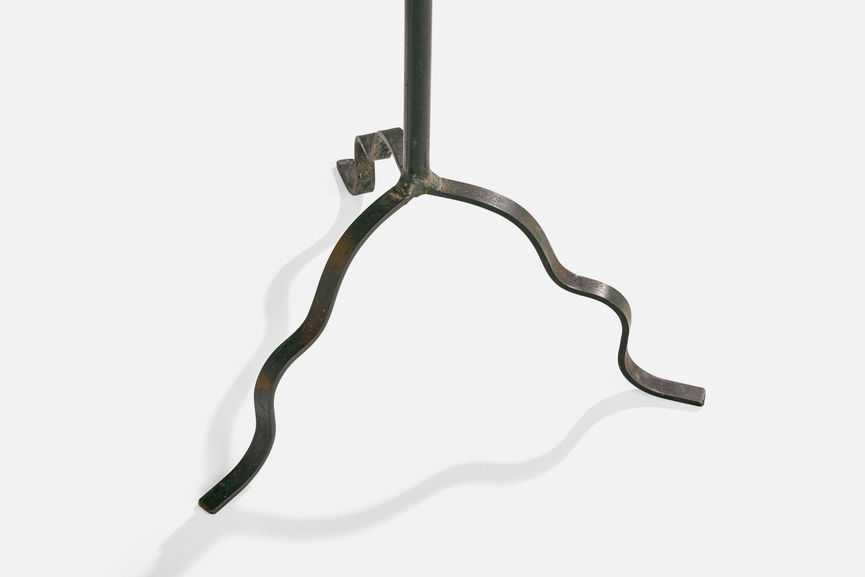 Lampadaire de designer suédois, laiton, rotin, Suède, années 1940 en vente 2