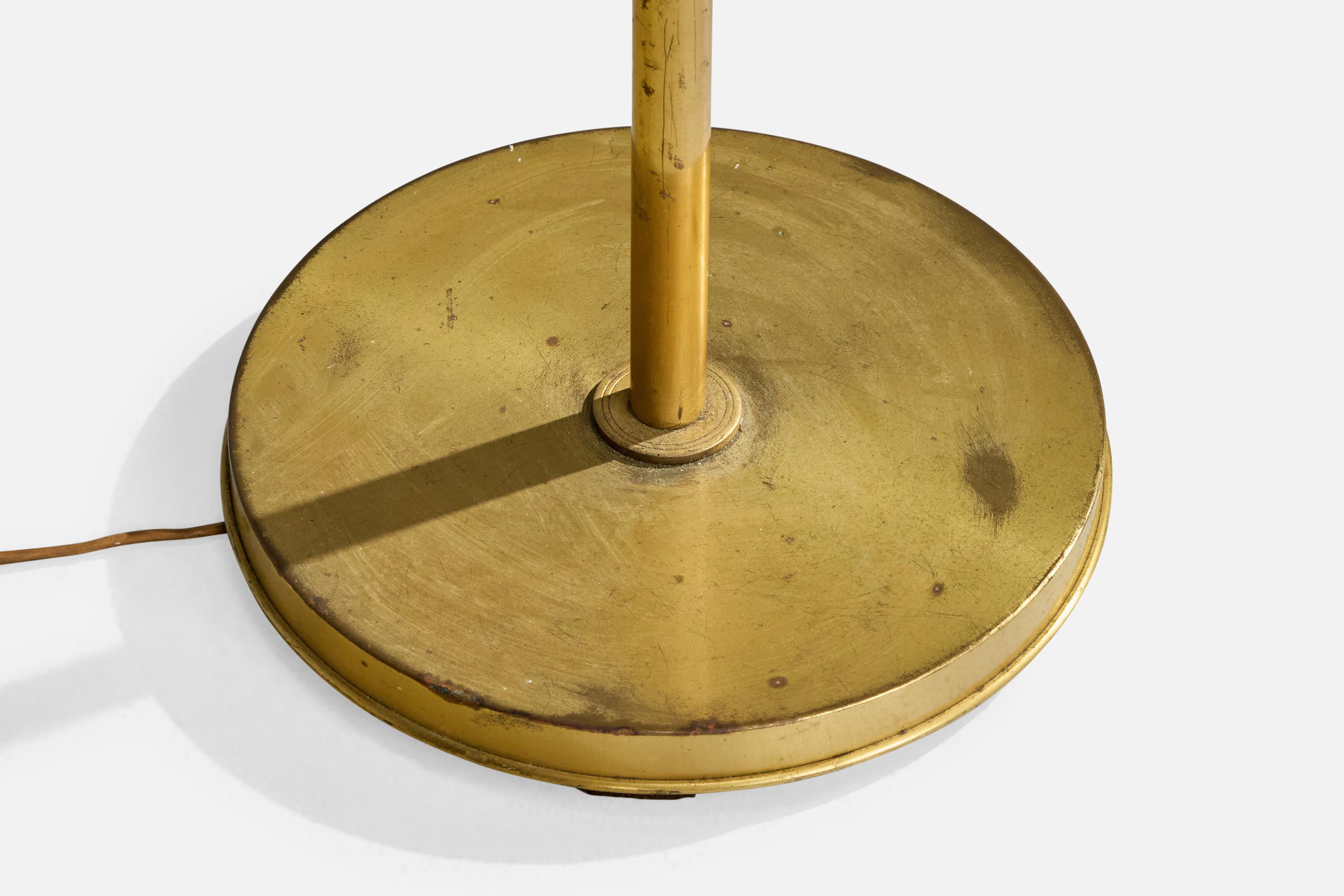 Lampada da terra di design svedese, ottone, rattan, Svezia, anni '1940 in vendita 1