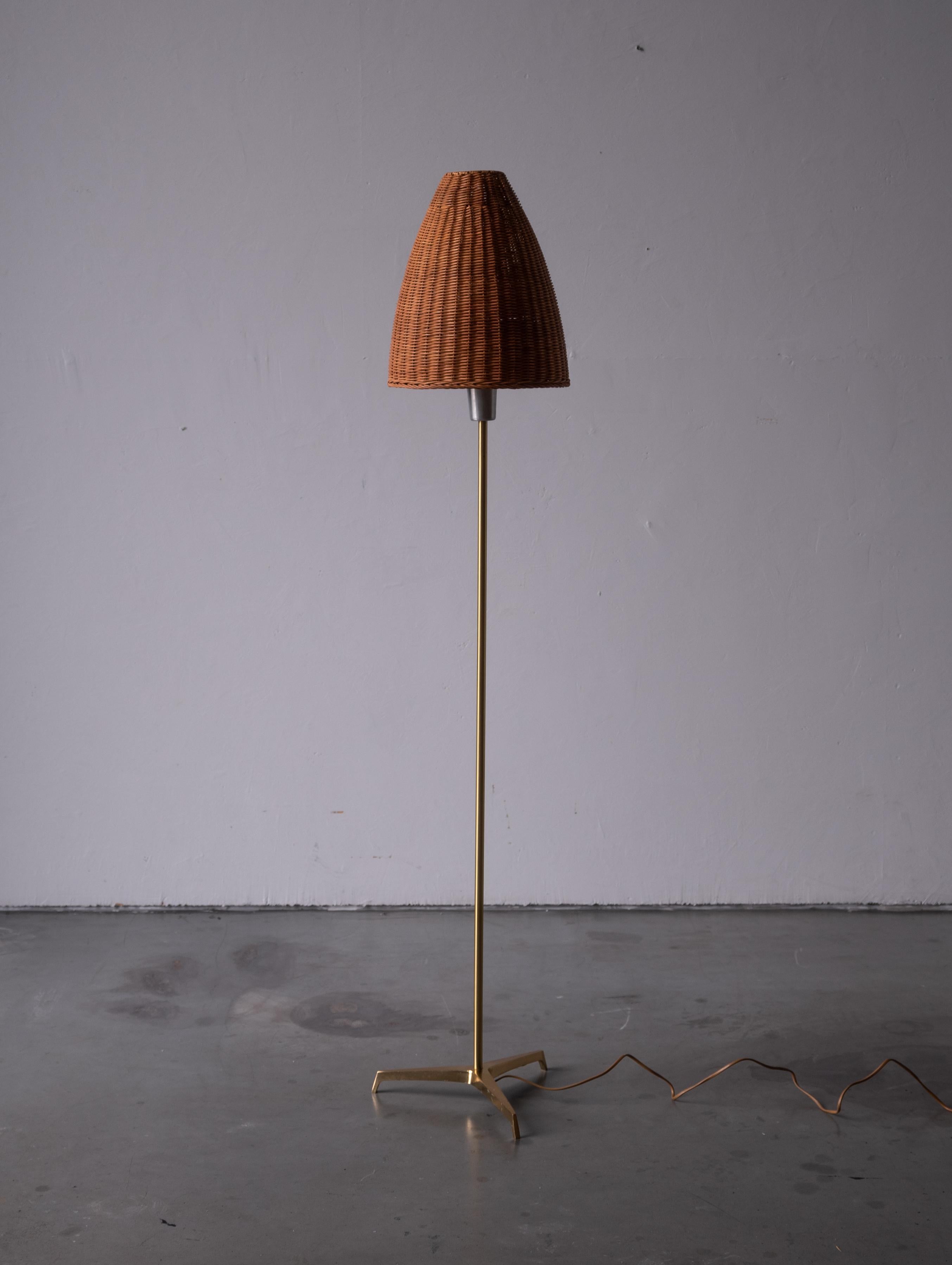 A floor lamp, designed and produced in Sweden, 1950s. In brass. Assorted vintage rattan lampshade.


 
  