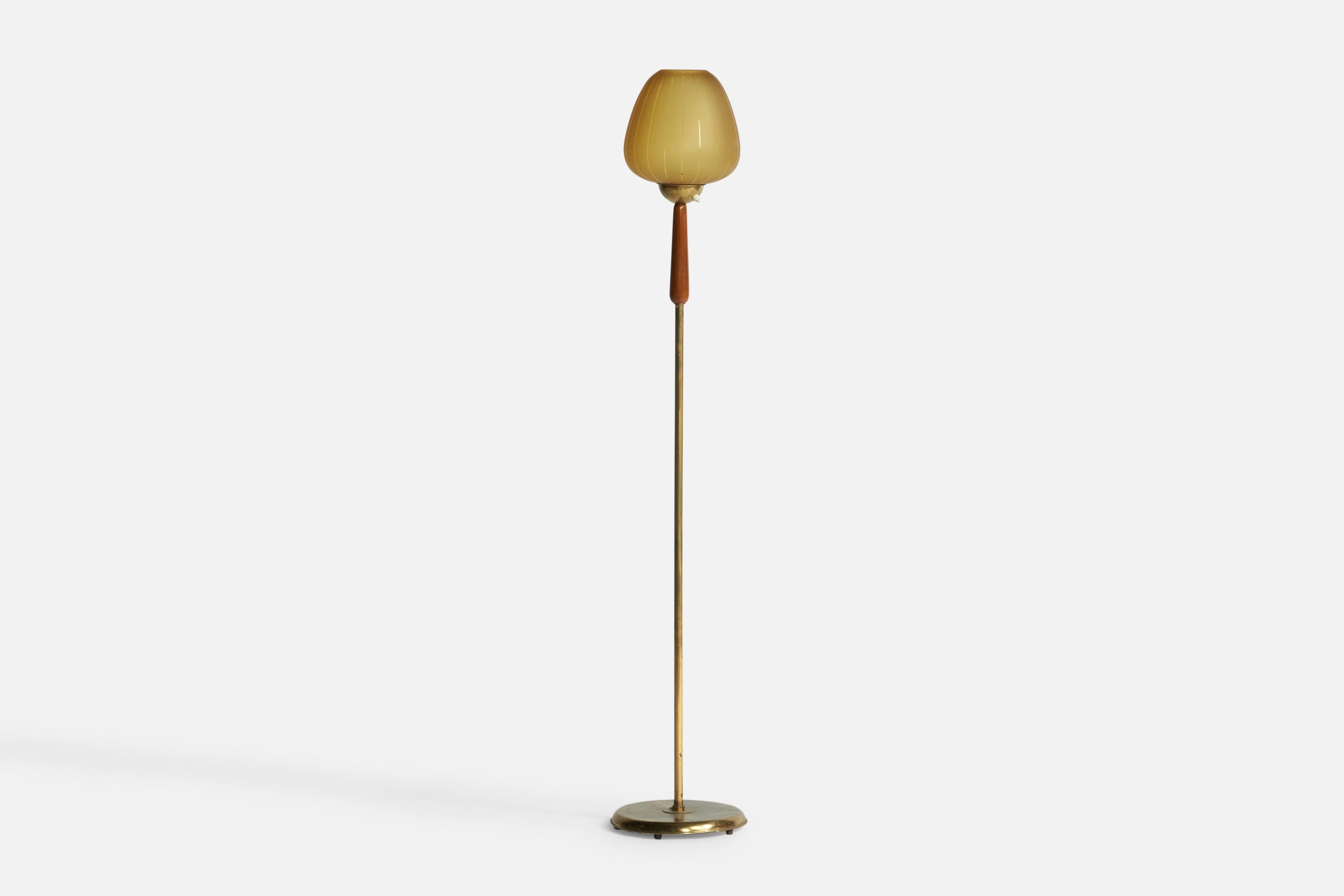 A brass, teak and etched beige-coloured glass floor lamp designed and produced in Sweden, c. 1950s.

Overall Dimensions (inches): 59.5” H x 11” W x 11” D. Base has 11” diameter. Glass shade has 9” diameter.
Bulb Specifications: E-26 Bulb
Number of