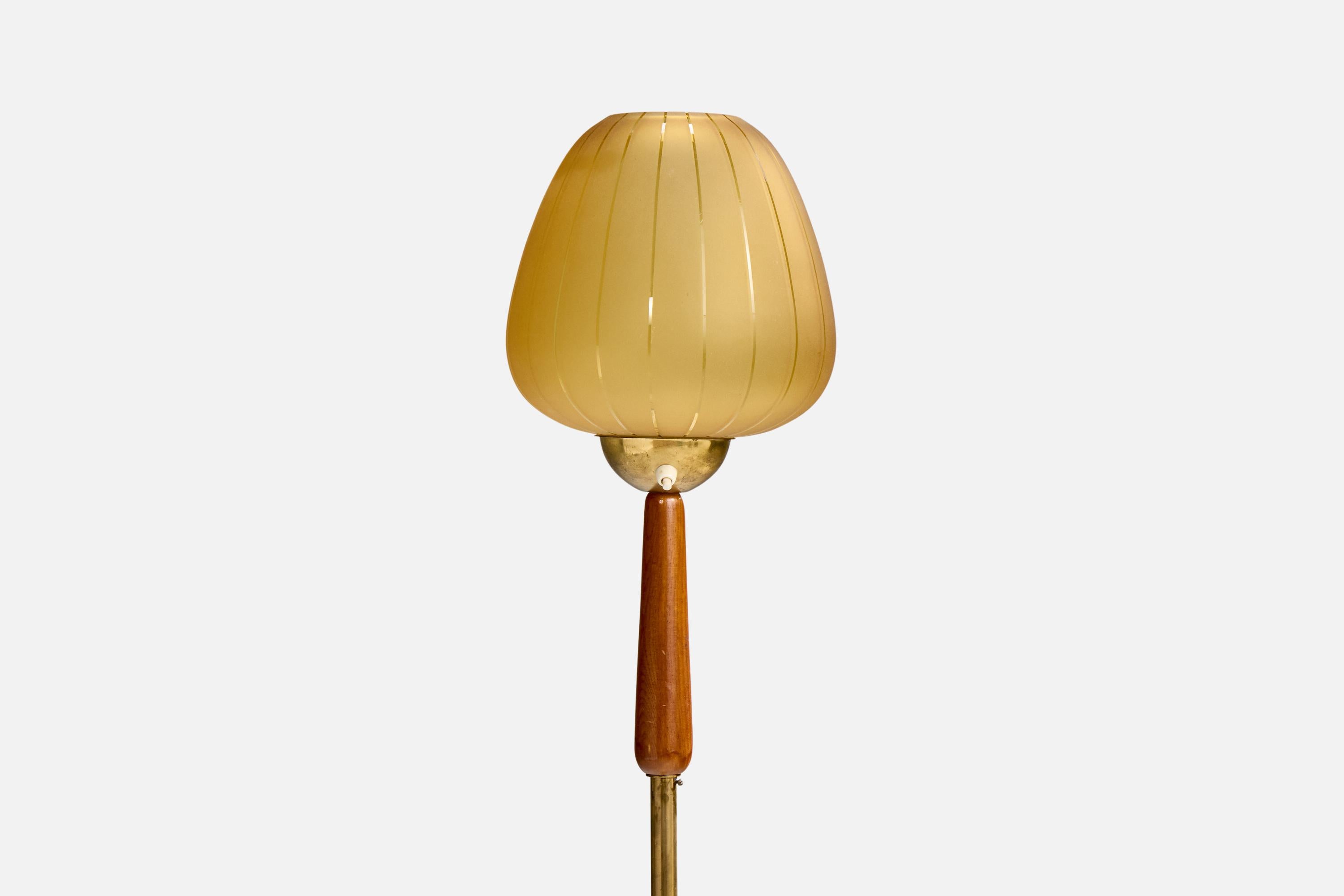 Schwedischer Designer, Stehlampe, Messing, Teakholz, Glas, Schweden, 1950er Jahre (Moderne der Mitte des Jahrhunderts) im Angebot