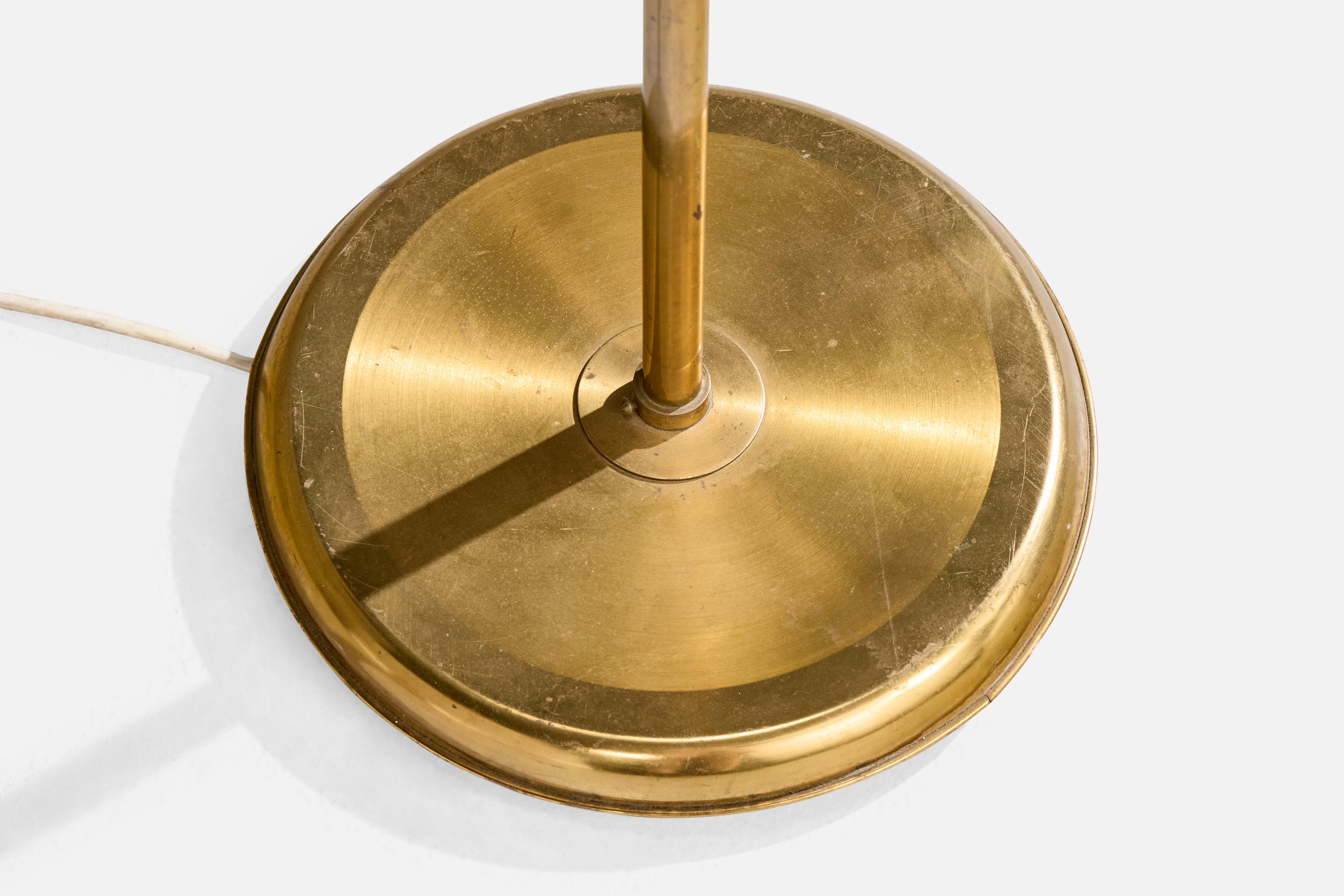 Schwedischer Designer, Stehlampe, Messing, Teakholz, Glas, Schweden, 1950er Jahre im Angebot 1