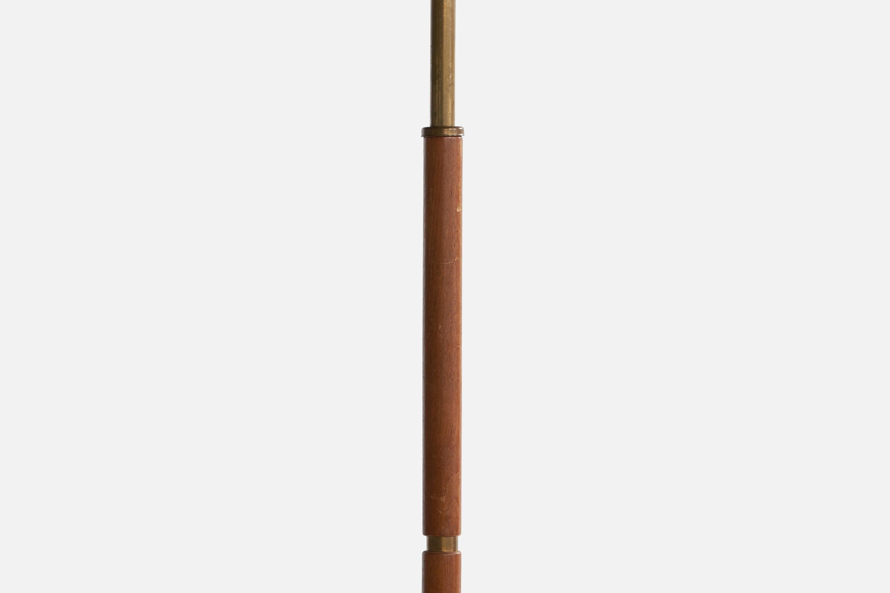 Designer suédois, lampadaire, laiton, teck, rotin, Suède, années 1950 Bon état - En vente à High Point, NC