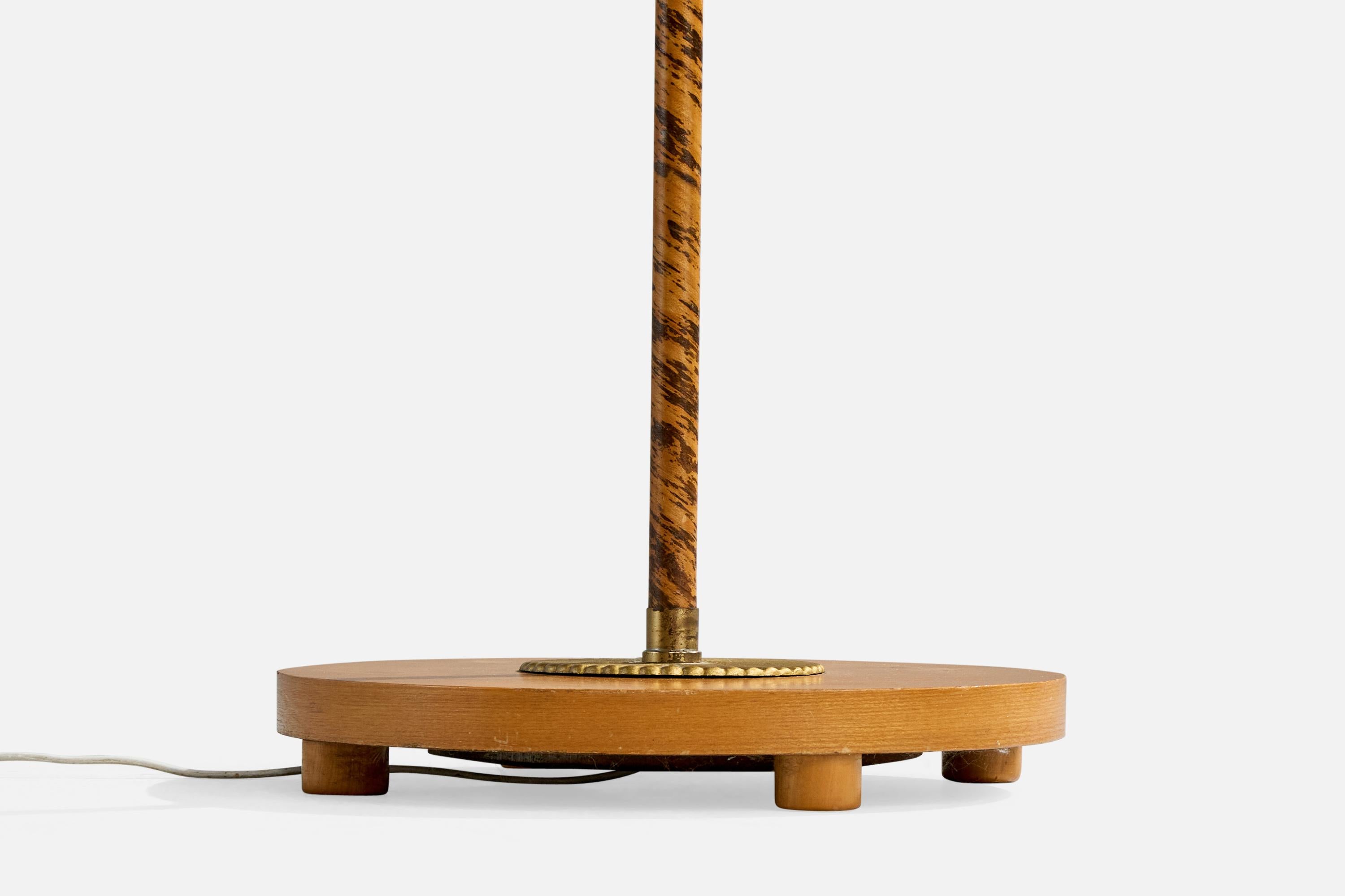 Schwedische Designerin, Stehlampe, Messing, Holz, Stoff, Schweden, 1930er Jahre (Skandinavische Moderne) im Angebot