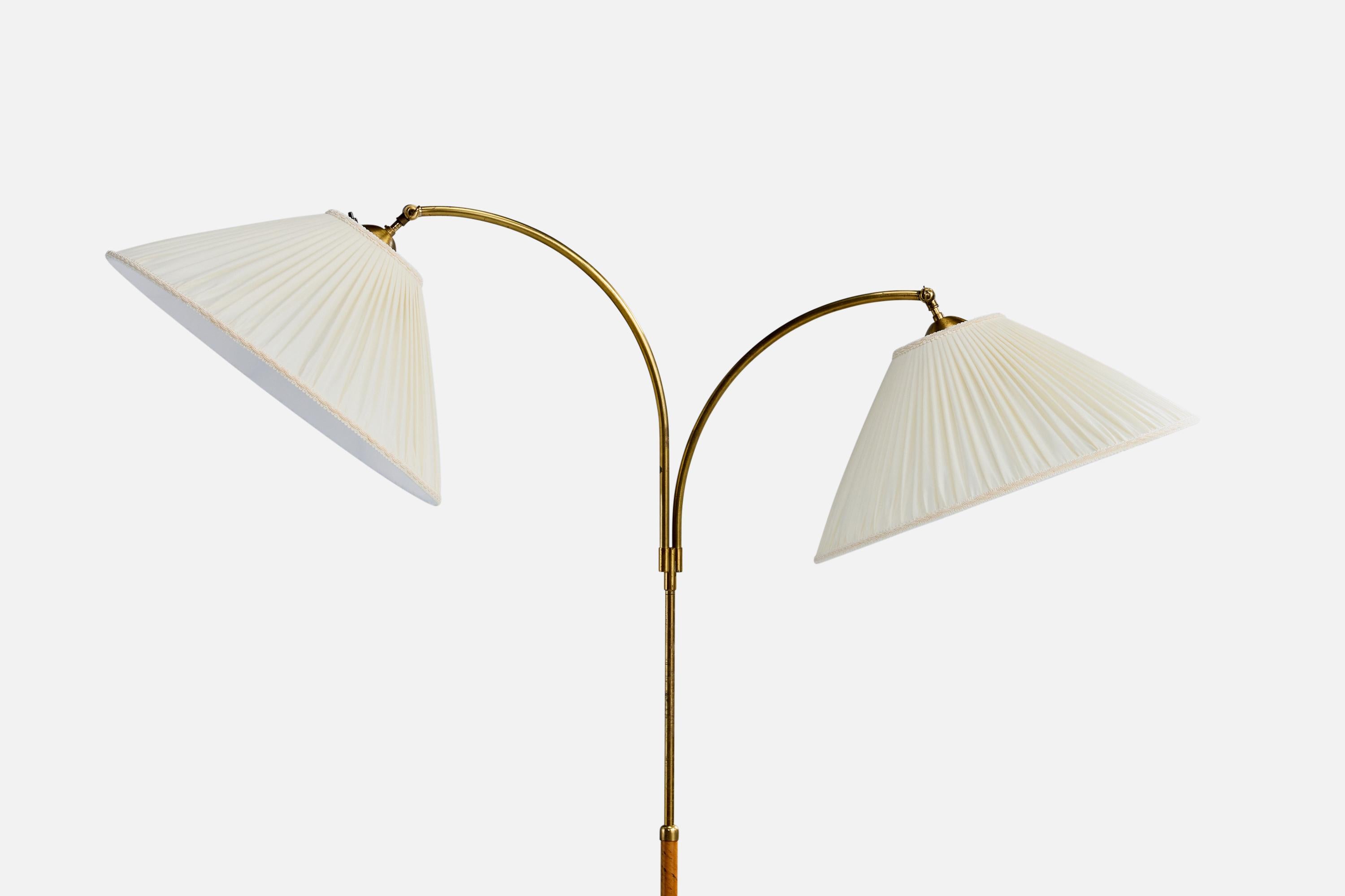 Schwedische Designerin, Stehlampe, Messing, Holz, Stoff, Schweden, 1930er Jahre im Zustand „Gut“ im Angebot in High Point, NC