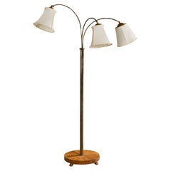 Lampada da terra di design svedese, ottone, legno, tessuto, Svezia, anni '40