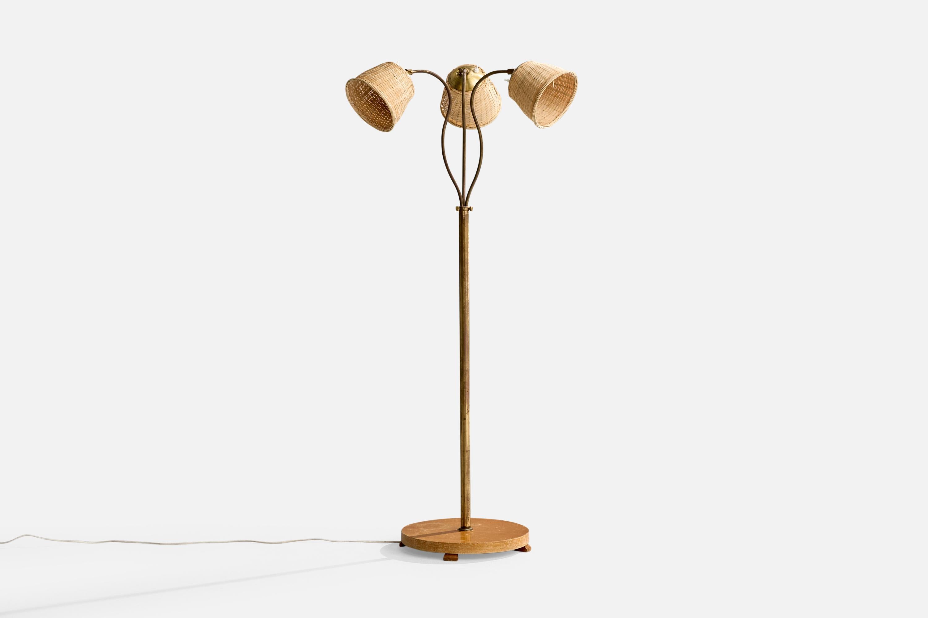 Lampadaire réglable en laiton, bois et rotin, conçu et produit en Suède, C.C.

Dimensions de la lampe avec abat-jour (pouces) : 53.5 