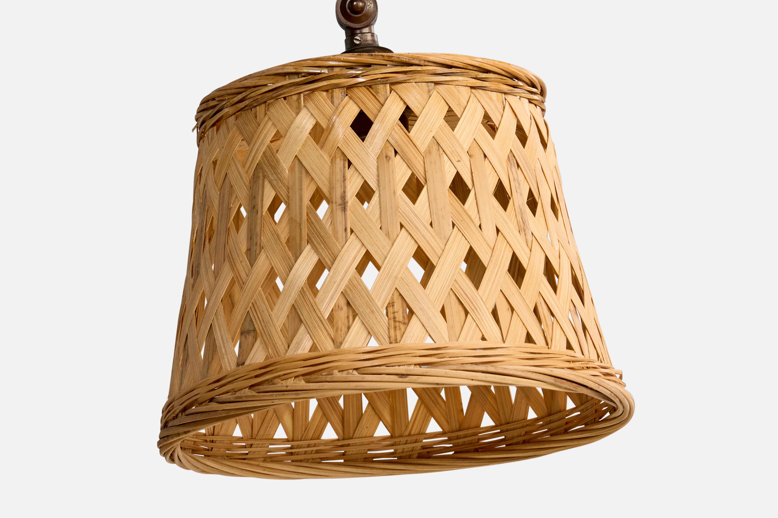 Suédois Designer suédois, lampadaire, laiton, bois, rotin, Suède, années 1930 en vente