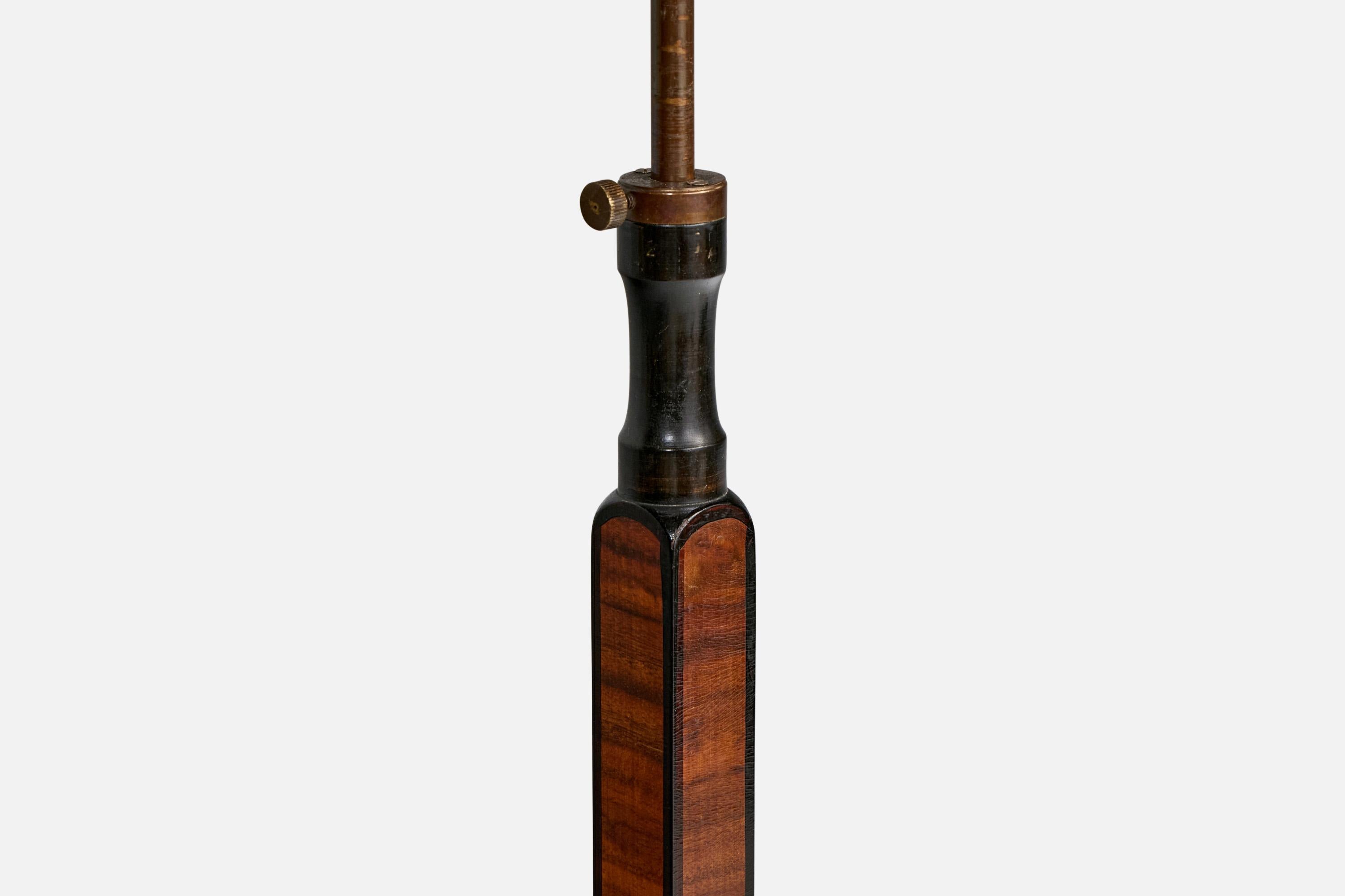 Laiton Designer suédois, lampadaire, laiton, bois, rotin, Suède, années 1930 en vente