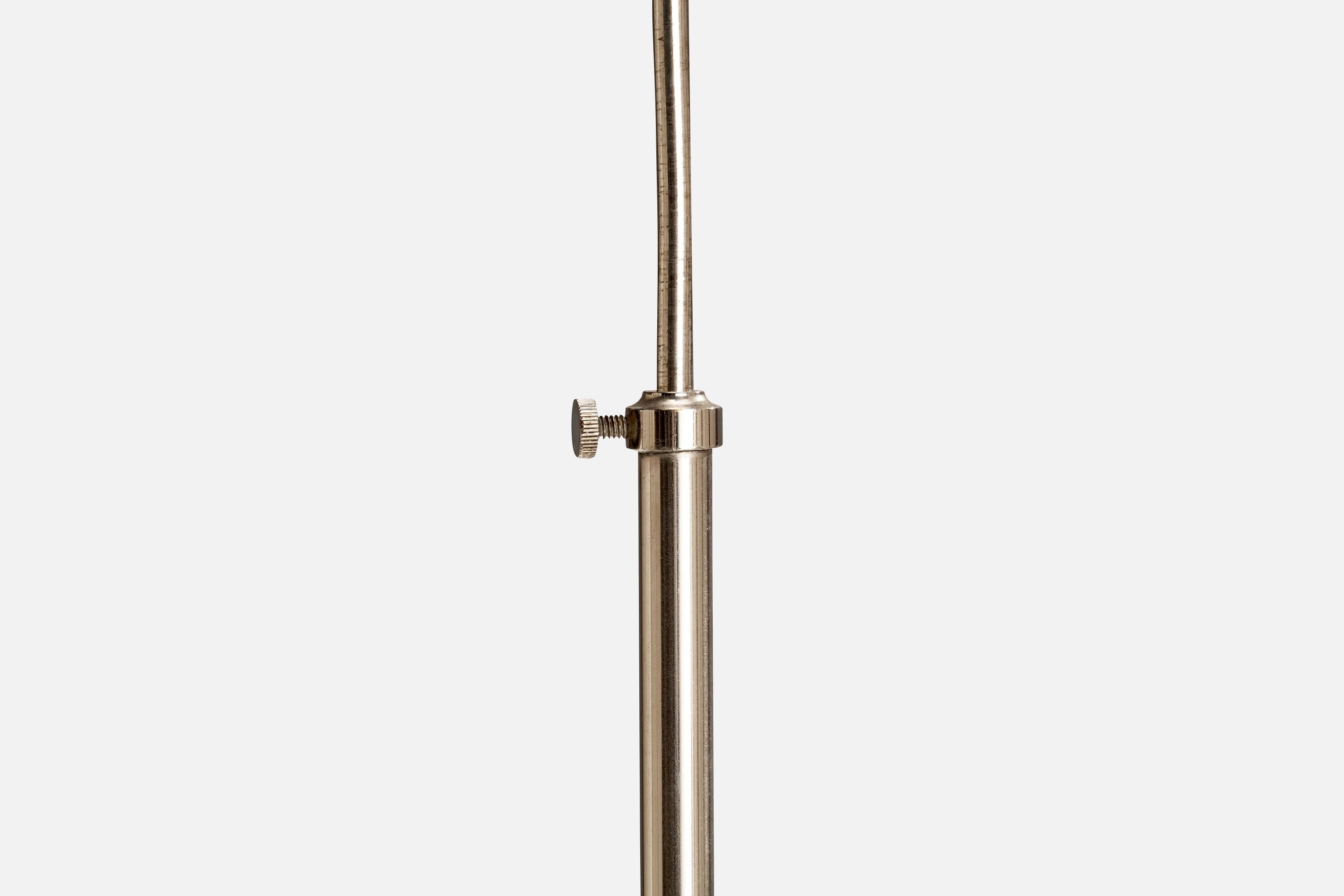 Designer suédois, lampadaire, chrome, bouleau, tissu, Suède, années 1930 État moyen - En vente à High Point, NC