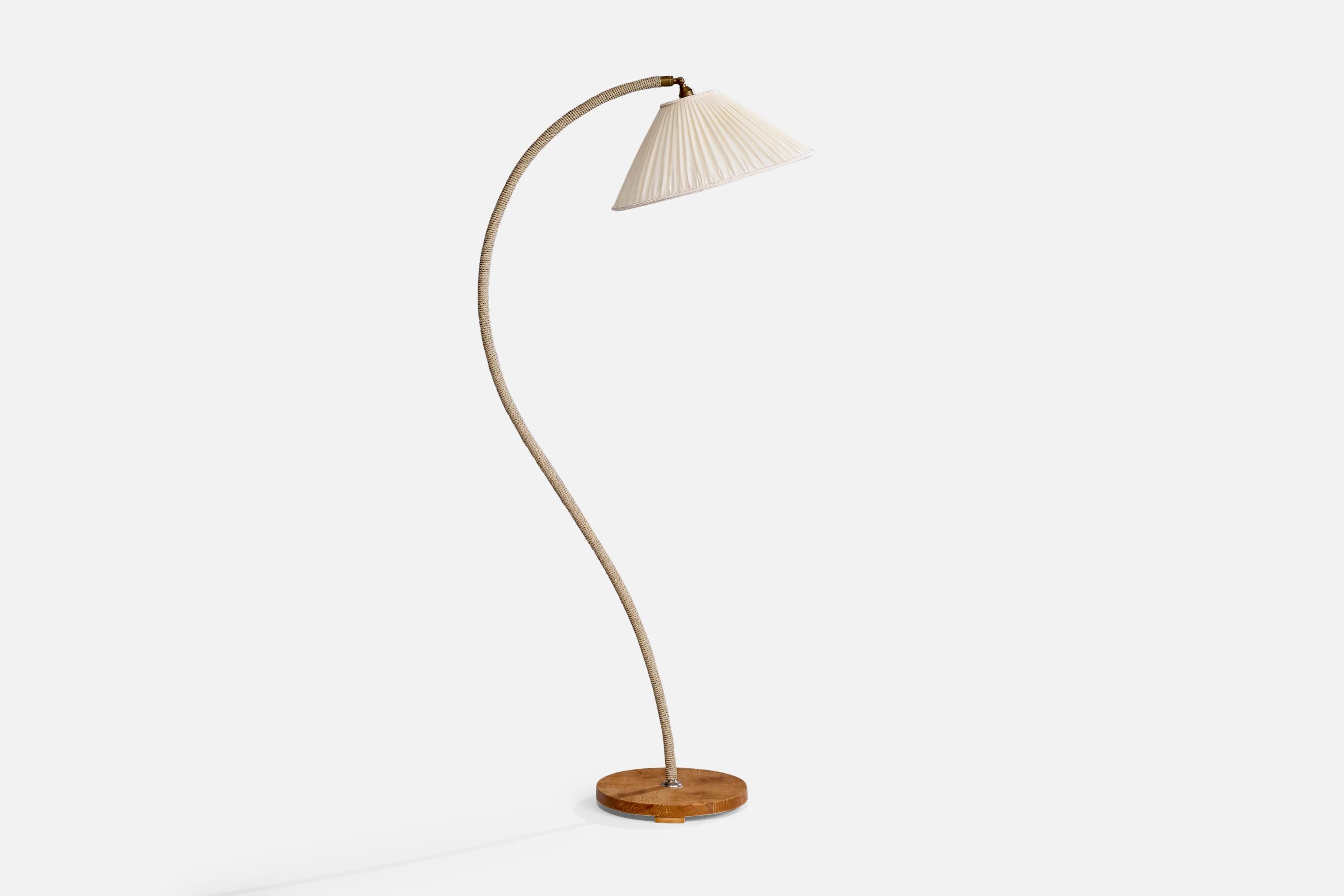 Gebogene Stehlampe aus beigefarbener Schnur, Ulme, Chrom, Messing und Stoff, entworfen und hergestellt in Schweden, ca. 1940er Jahre.

Abmessungen der Lampe mit Schirm (Zoll): 64,75
