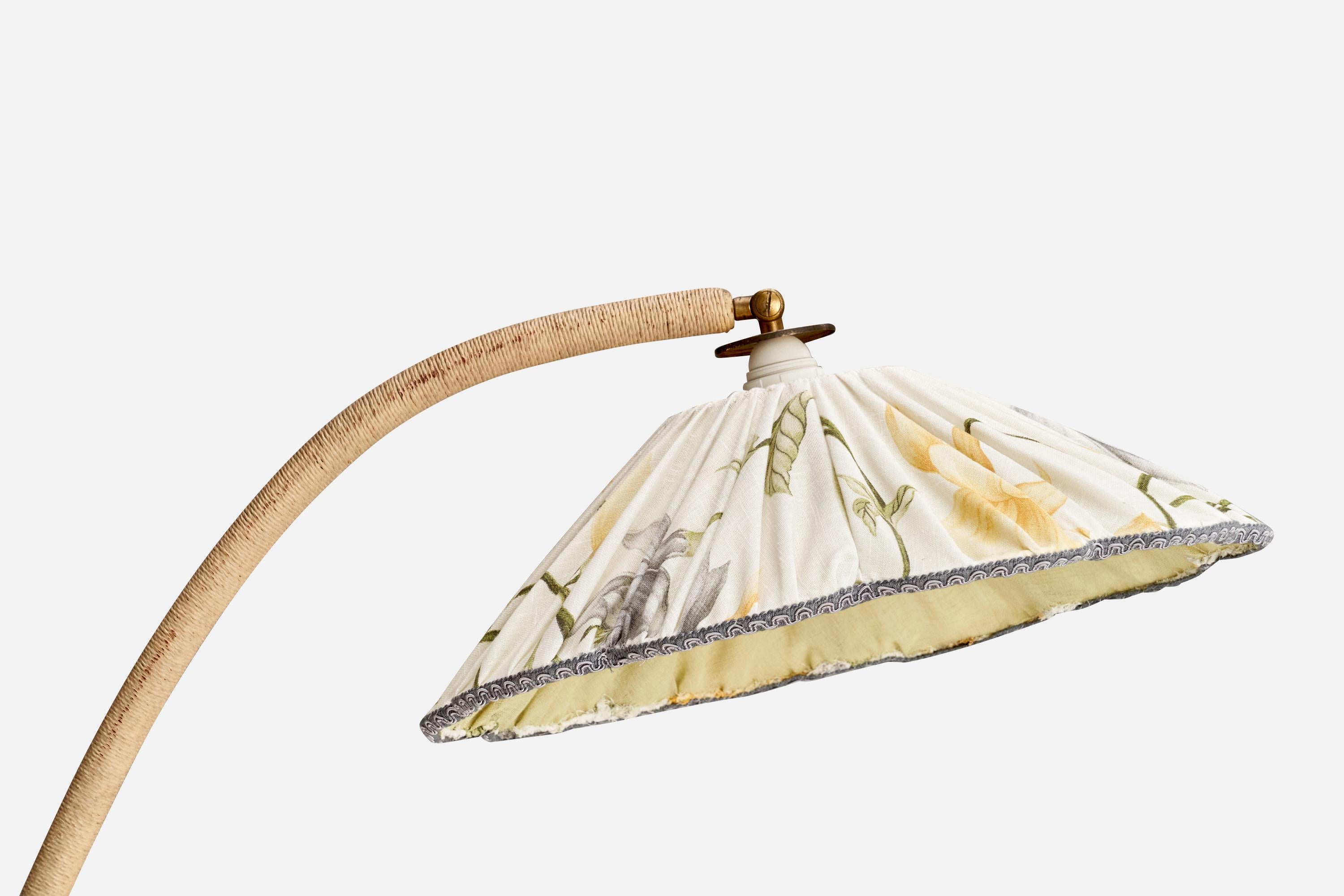 Scandinavo moderno Lampada da terra di design svedese, Corde, Olmo, Ottone, Fabrice, Svezia, anni '30 in vendita