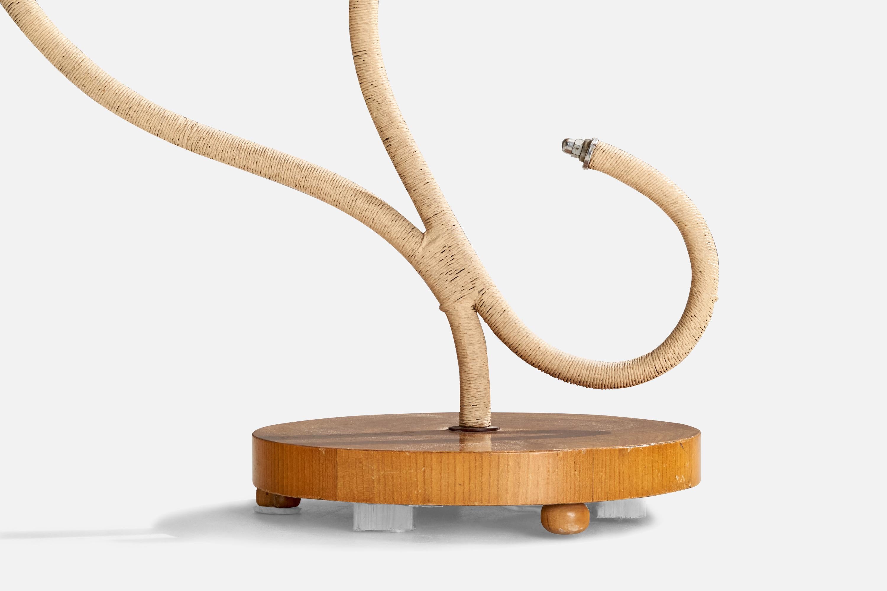 Metà XX secolo Lampada da terra di design svedese, Corde, Olmo, Ottone, Fabrice, Svezia, anni '30 in vendita