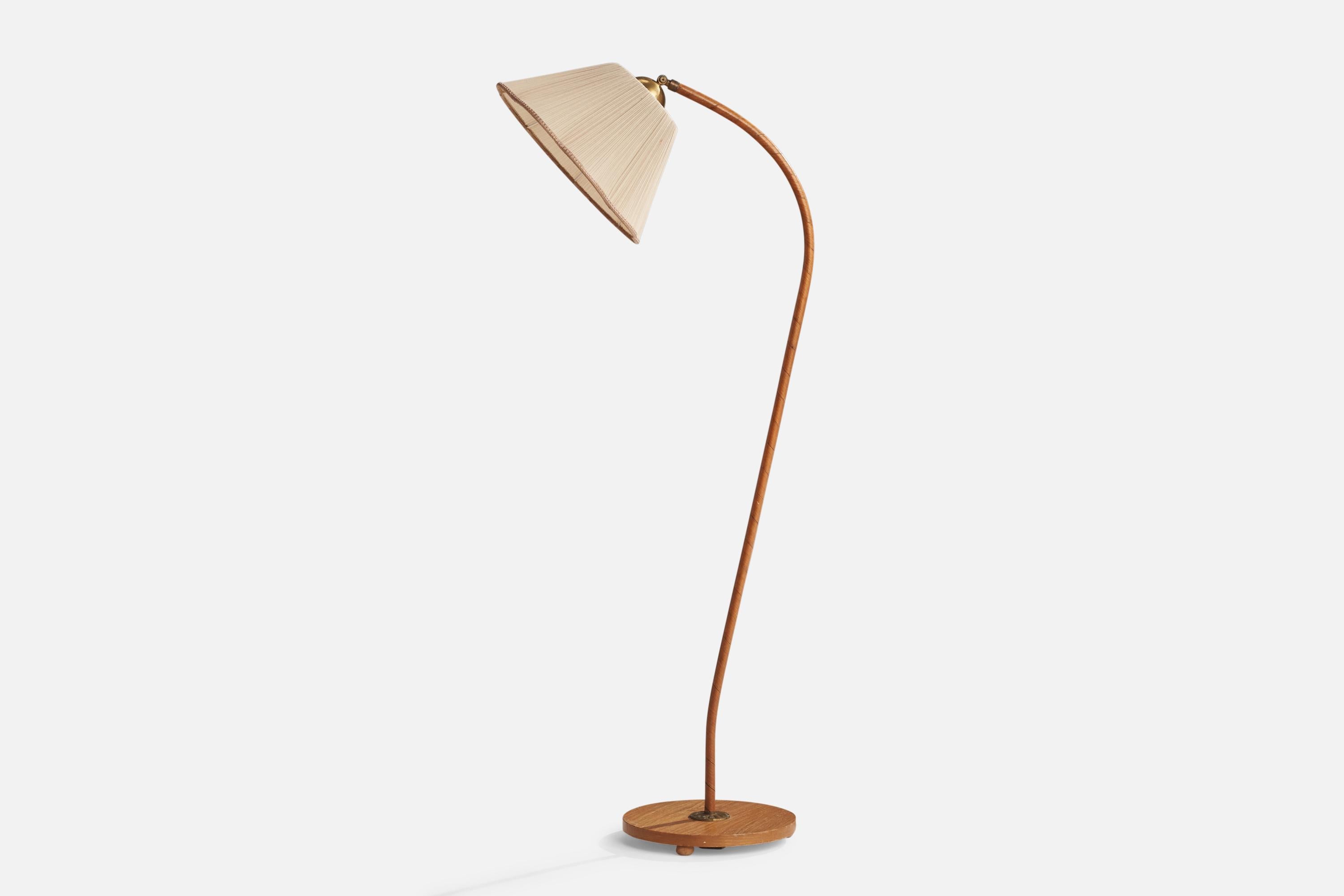 A brass, elm, wood veneer and off-white fabric floor lamp, designed and produced in Sweden, c. 1940s.

Overall Dimensions (inches): 56” H x 15” W x 23” D
Stated dimensions include shade.
Bulb Specifications: E-26 Bulb
Number of Sockets: 1
All