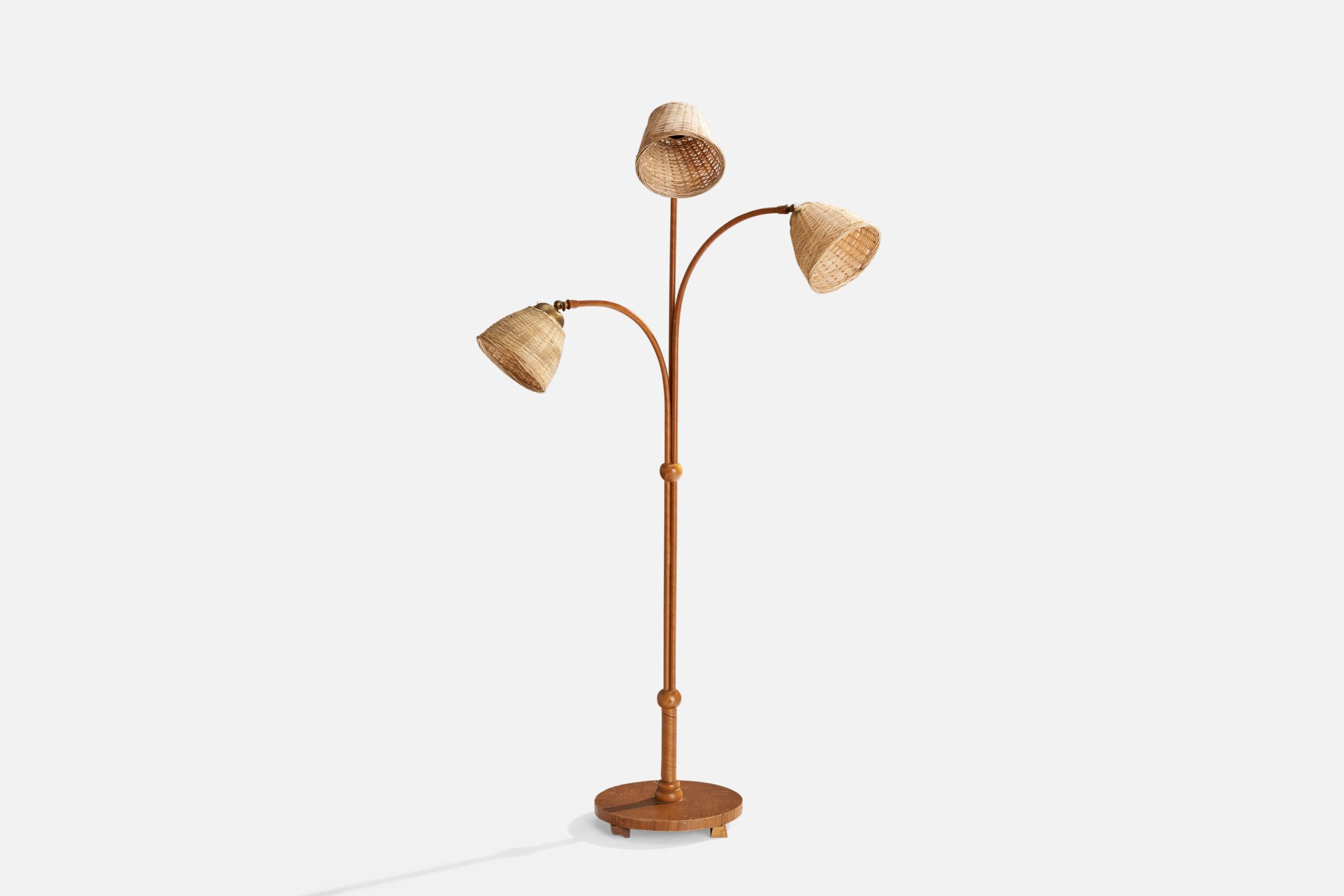 Lampadaire en orme, placage de bois, laiton et rotin, conçu et produit en Suède, vers les années 1940.

Dimensions globales (pouces) : 61,5