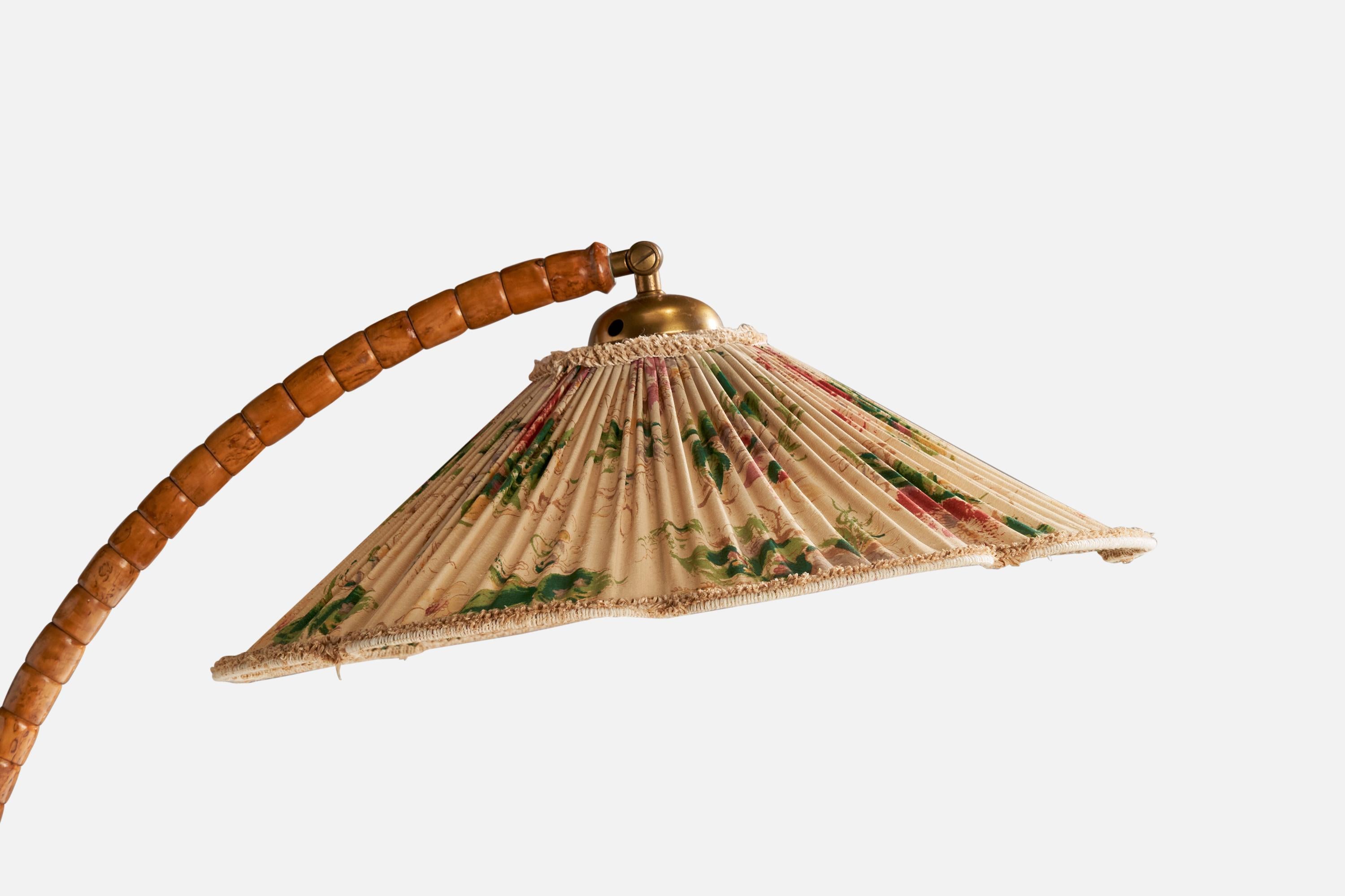 Suédois Designer suédois, lampadaire, orme, tissu, laiton, Suède, années 1930 en vente